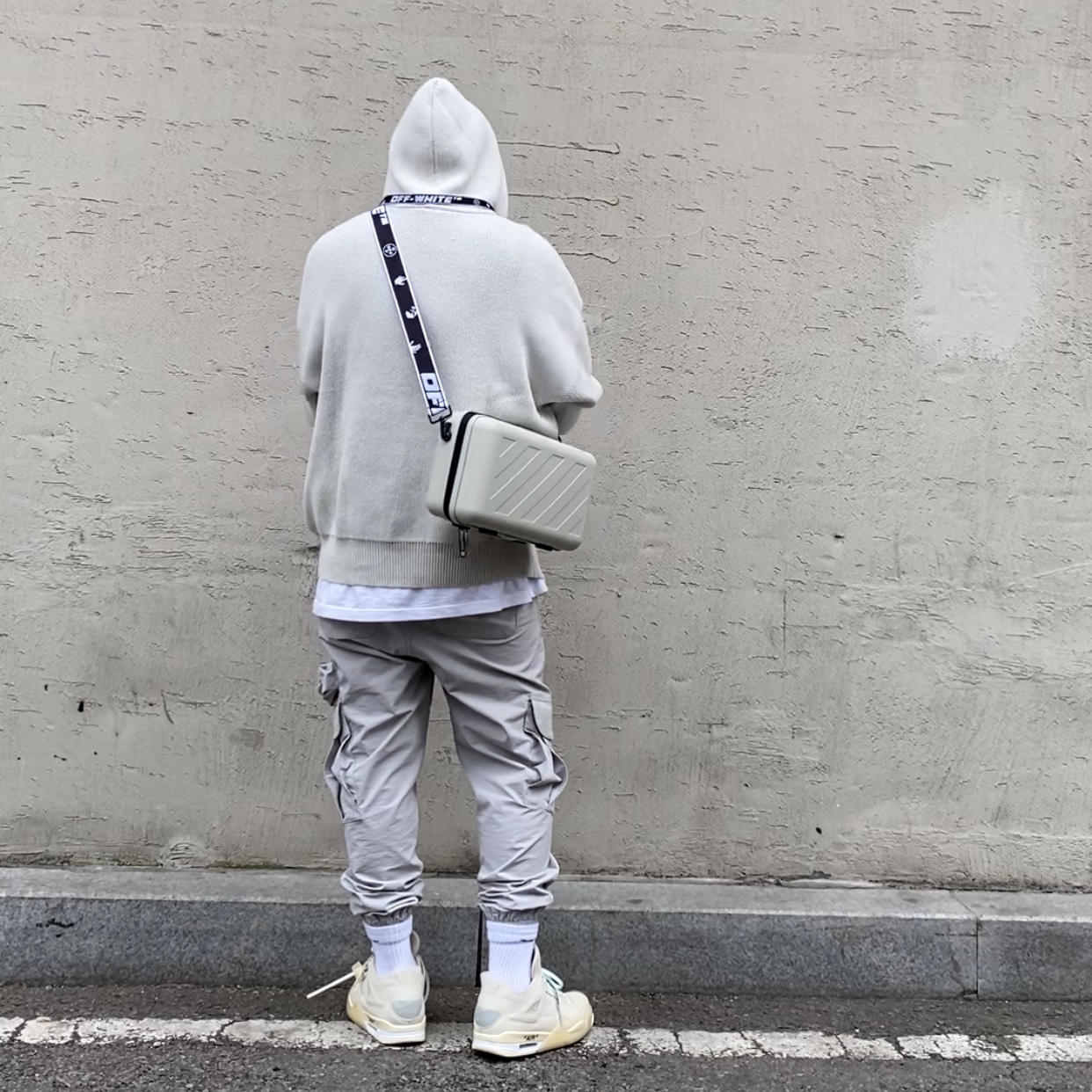 Essentials 3D Silicon Applique Pullover Hoodie Oatmeal/Oatmeal Heather/Light Heather Oatmeal 2020, Off-White x Amore Pacific Protection Box (Without Cosmetics) 착용 스타일