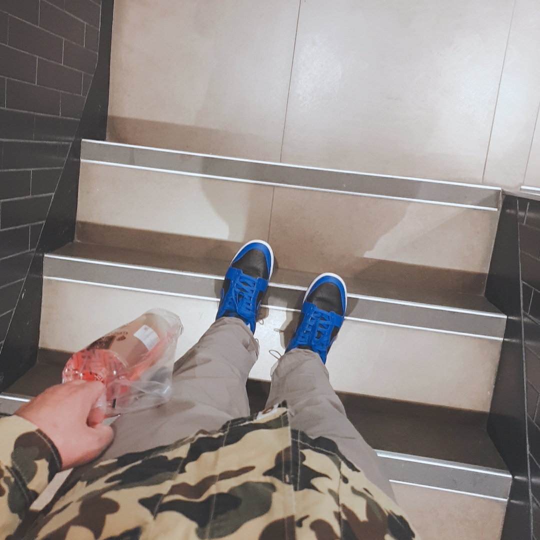 Nike Dunk Low Retro Hyper Cobalt 착용 스타일