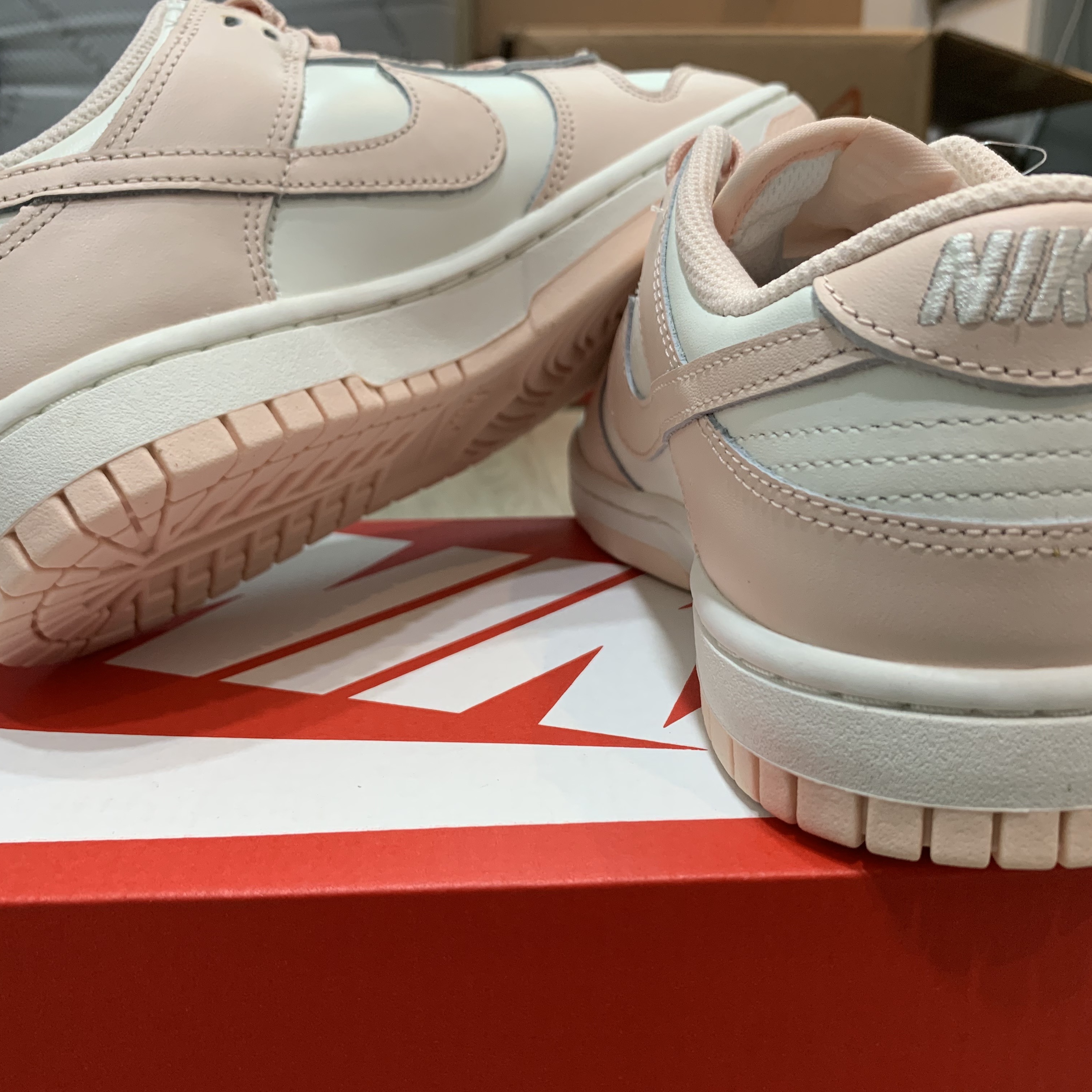 (W) Nike Dunk Low Orange Pearl 착용 스타일 - 1