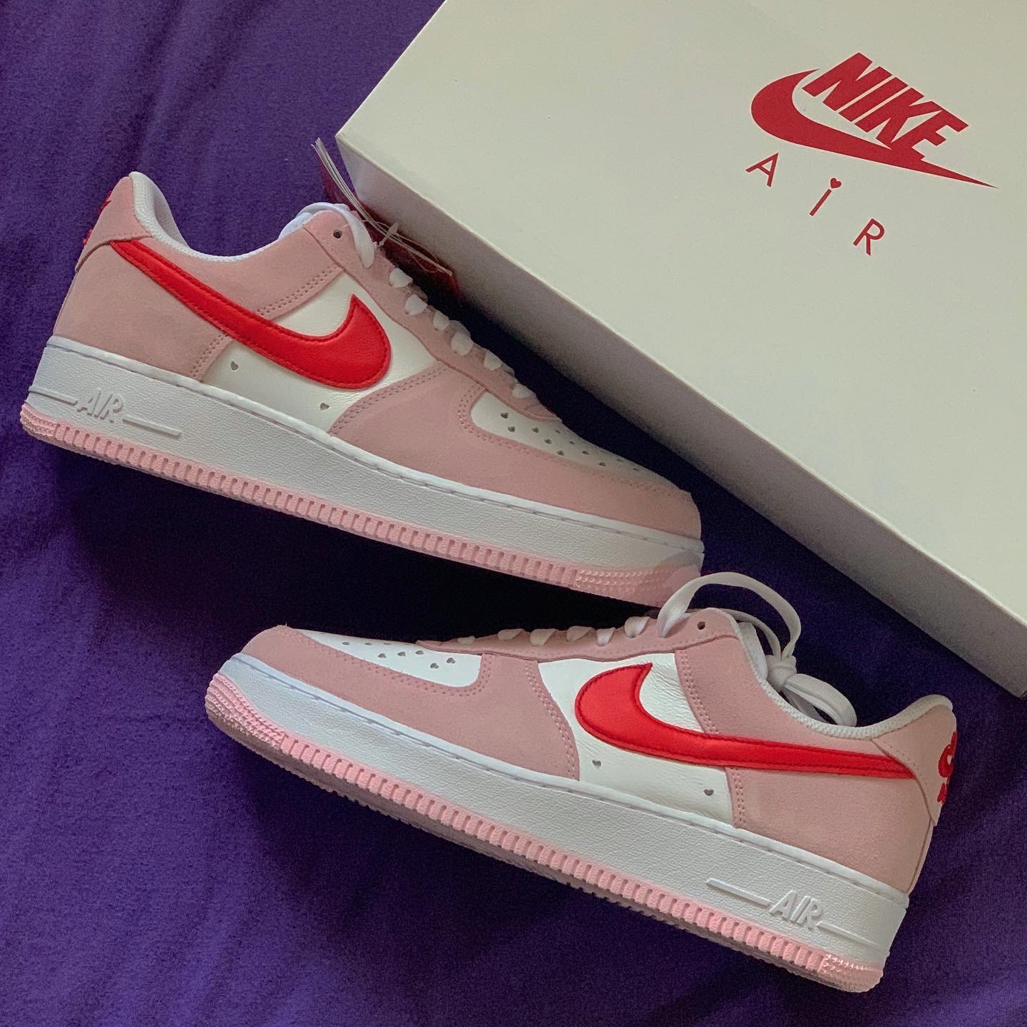 Nike Air Force 1 '07 QS Valentine's Day 착용 스타일 - 2