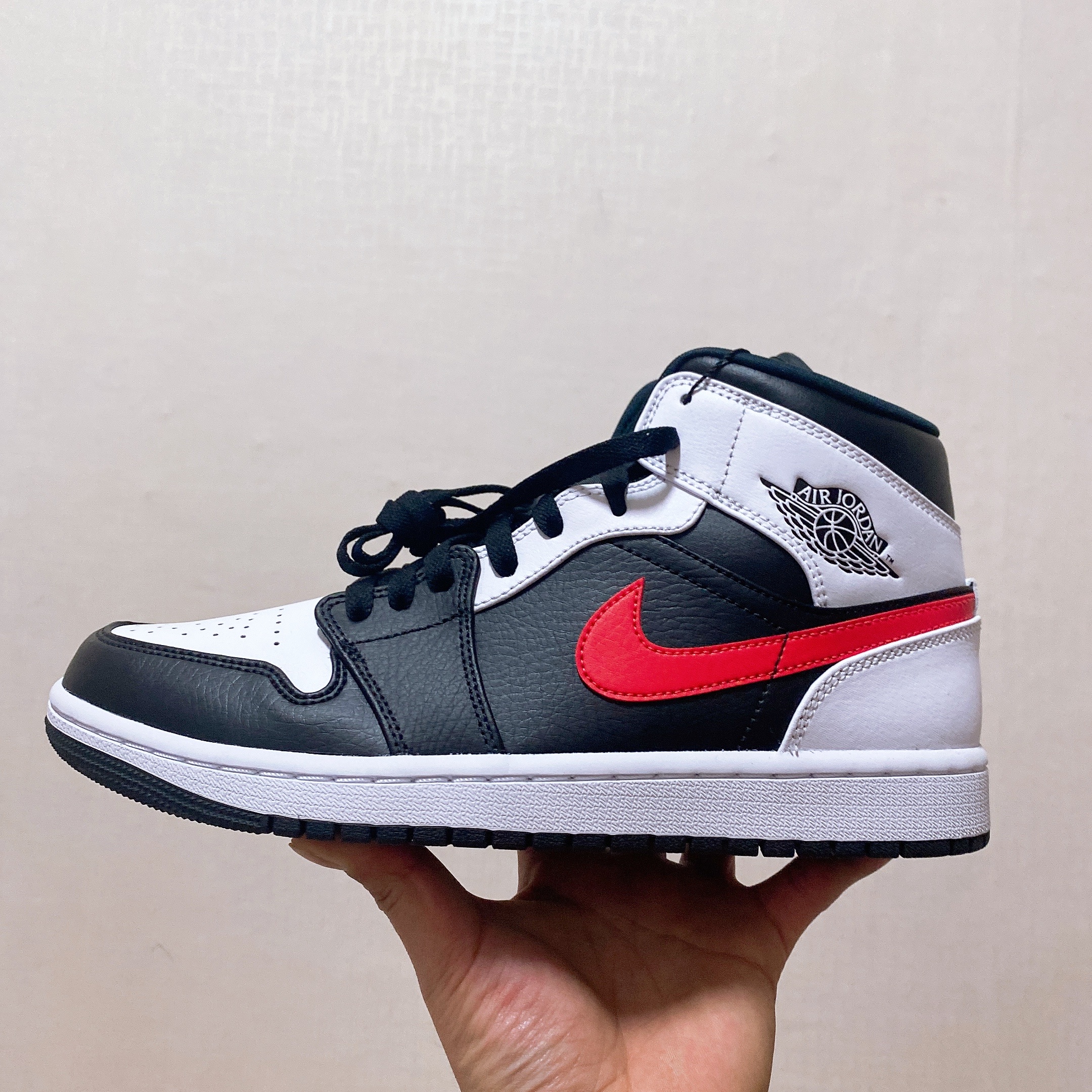 Jordan 1 Mid Black Chile Red, (GS) Jordan 1 Mid Black Chile Red 착용 스타일 - 2