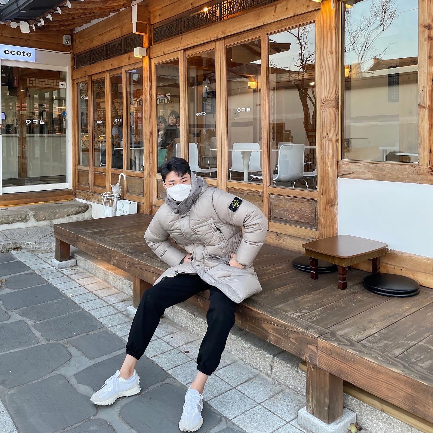 (W) New Balance 327 White Moonbeam 착용 스타일 - 1