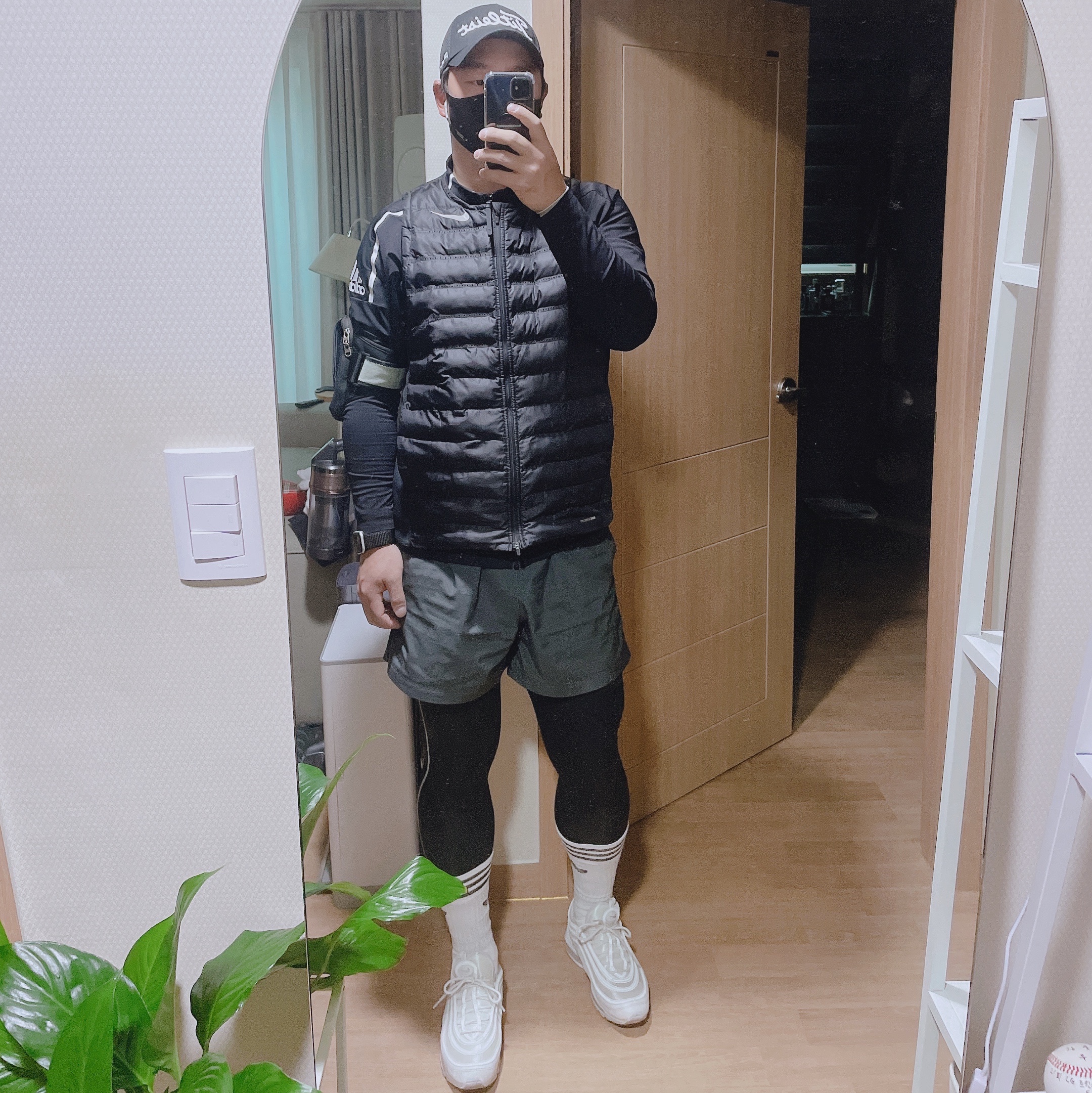 Nike Air Max 97 Triple White Wolf Grey 착용 스타일 - 2