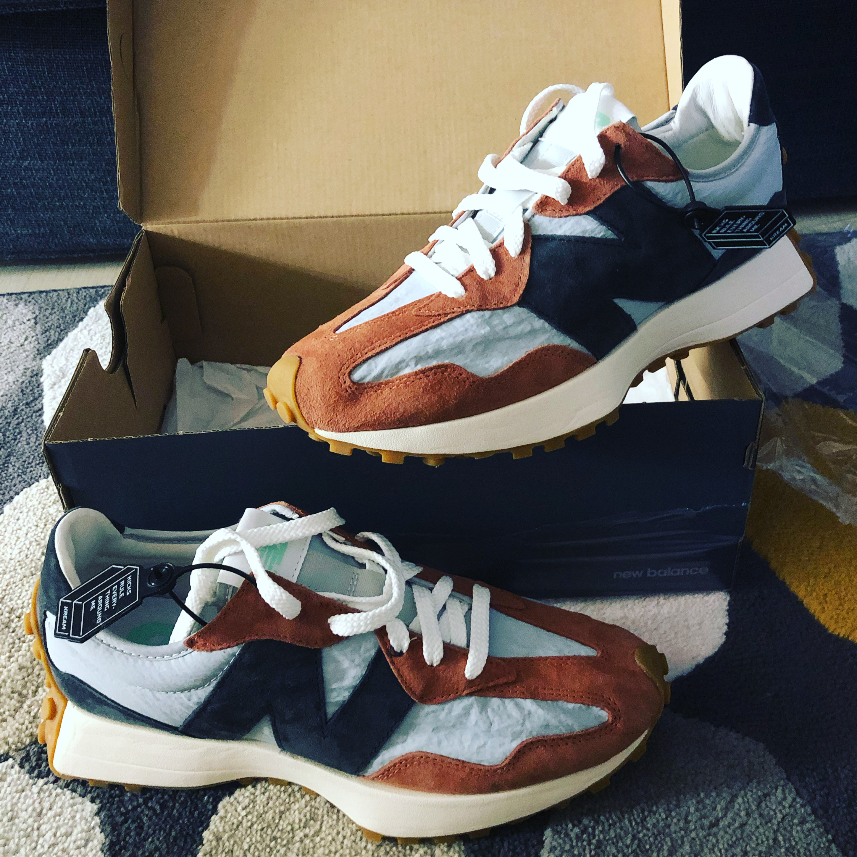 New Balance 327 Brown Grey 착용 스타일