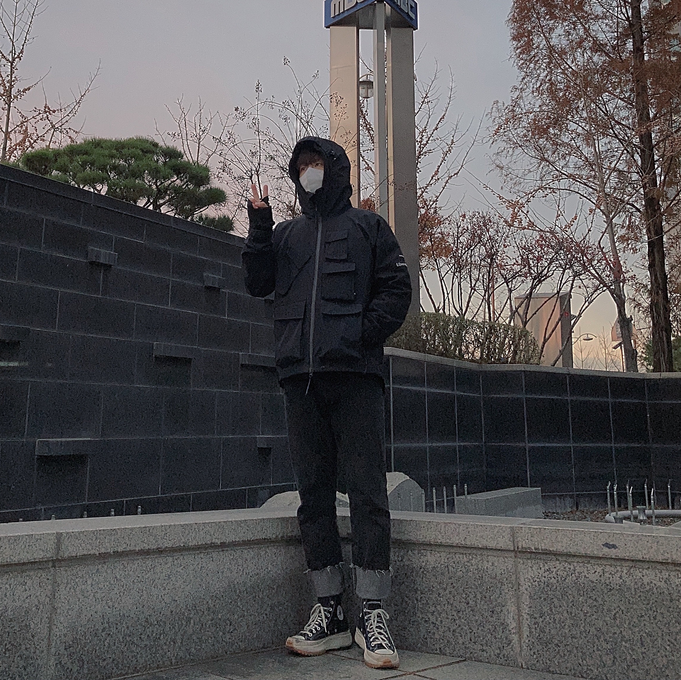 Converse x JW Anderson Run Star Hike Hi Black 착용 스타일