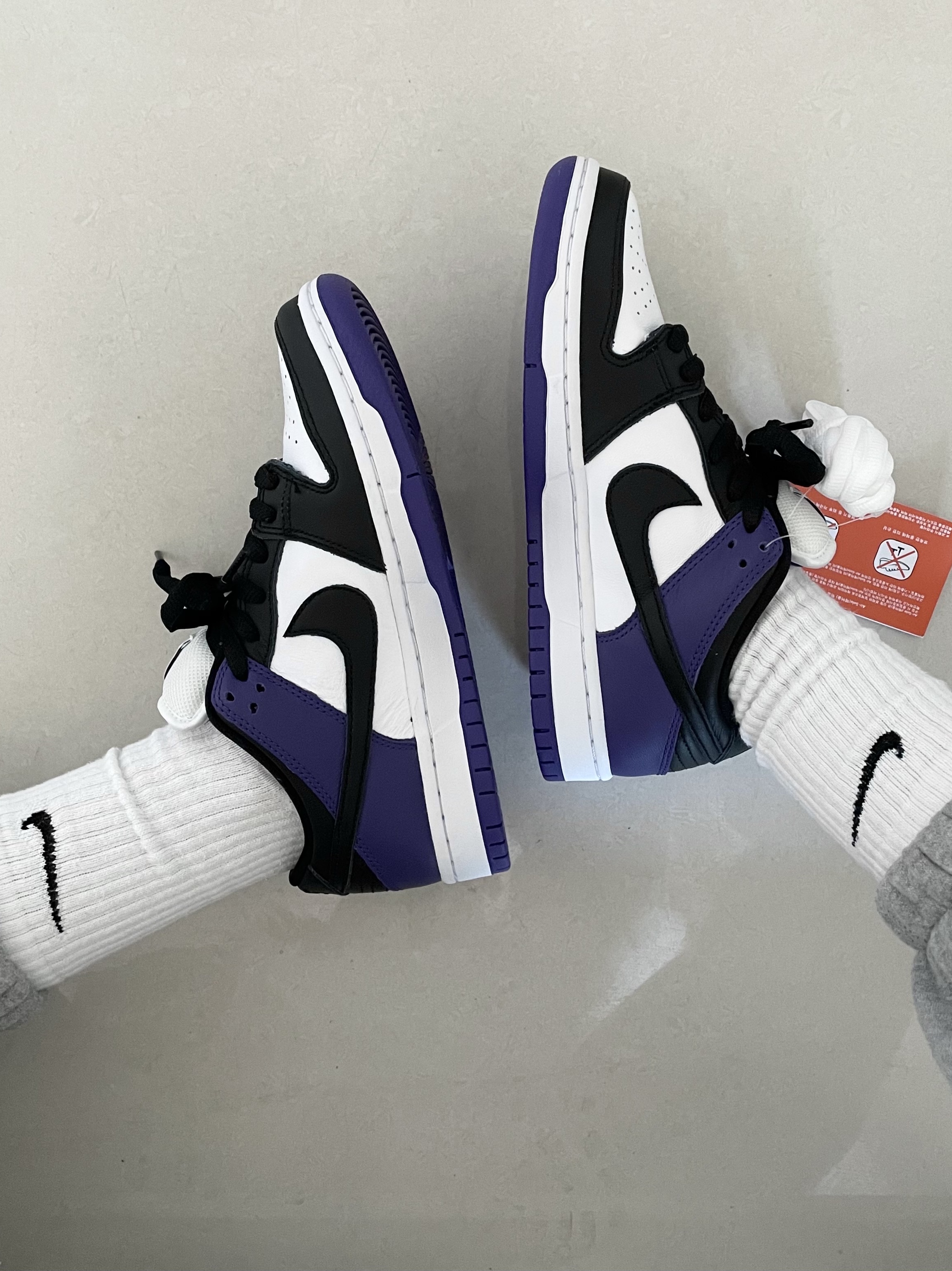 Nike SB Dunk Low Pro Court Purple 착용 스타일 - 2