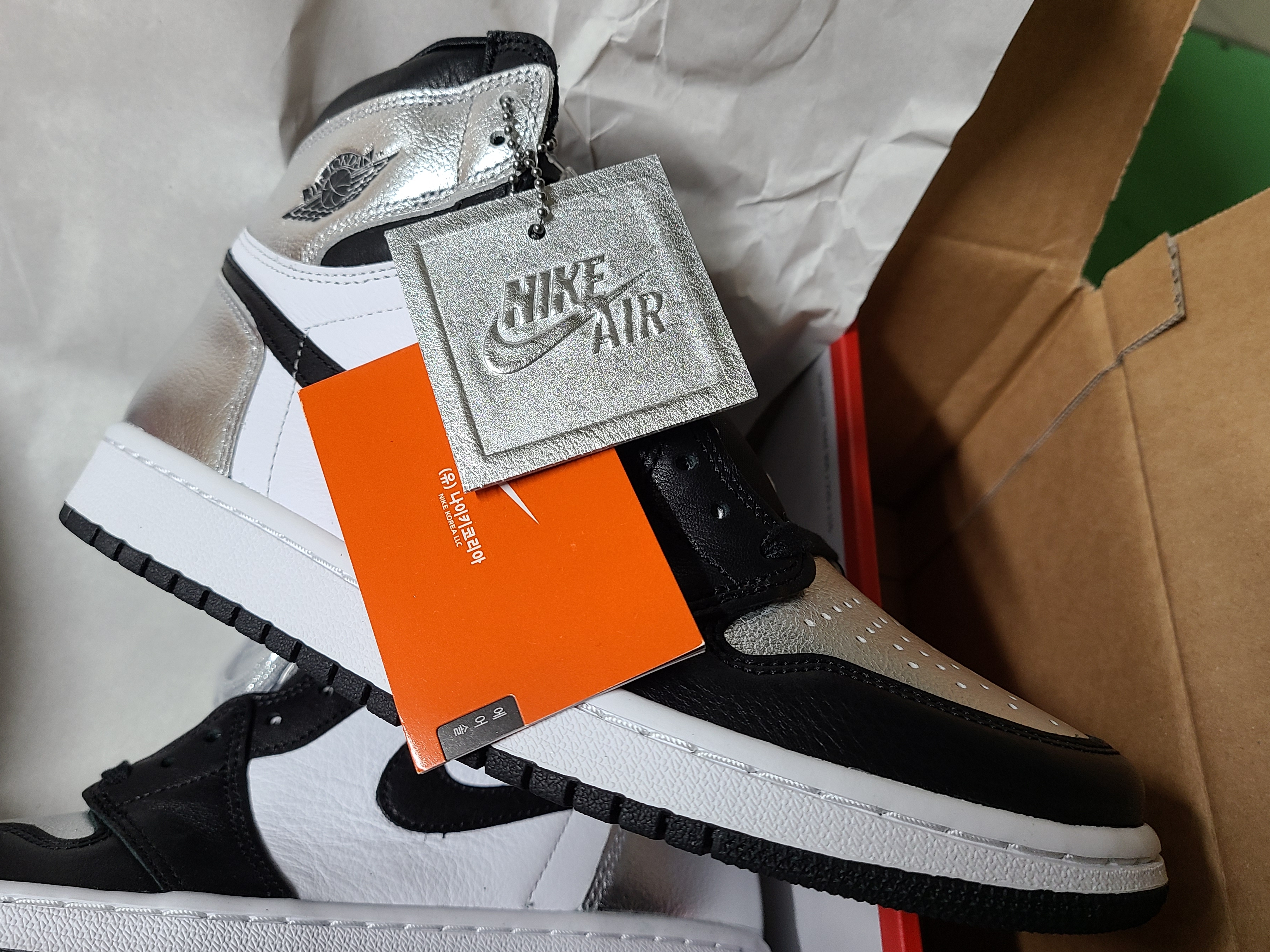 (W) Jordan 1 Retro High OG Silver Toe 착용 스타일 - 2
