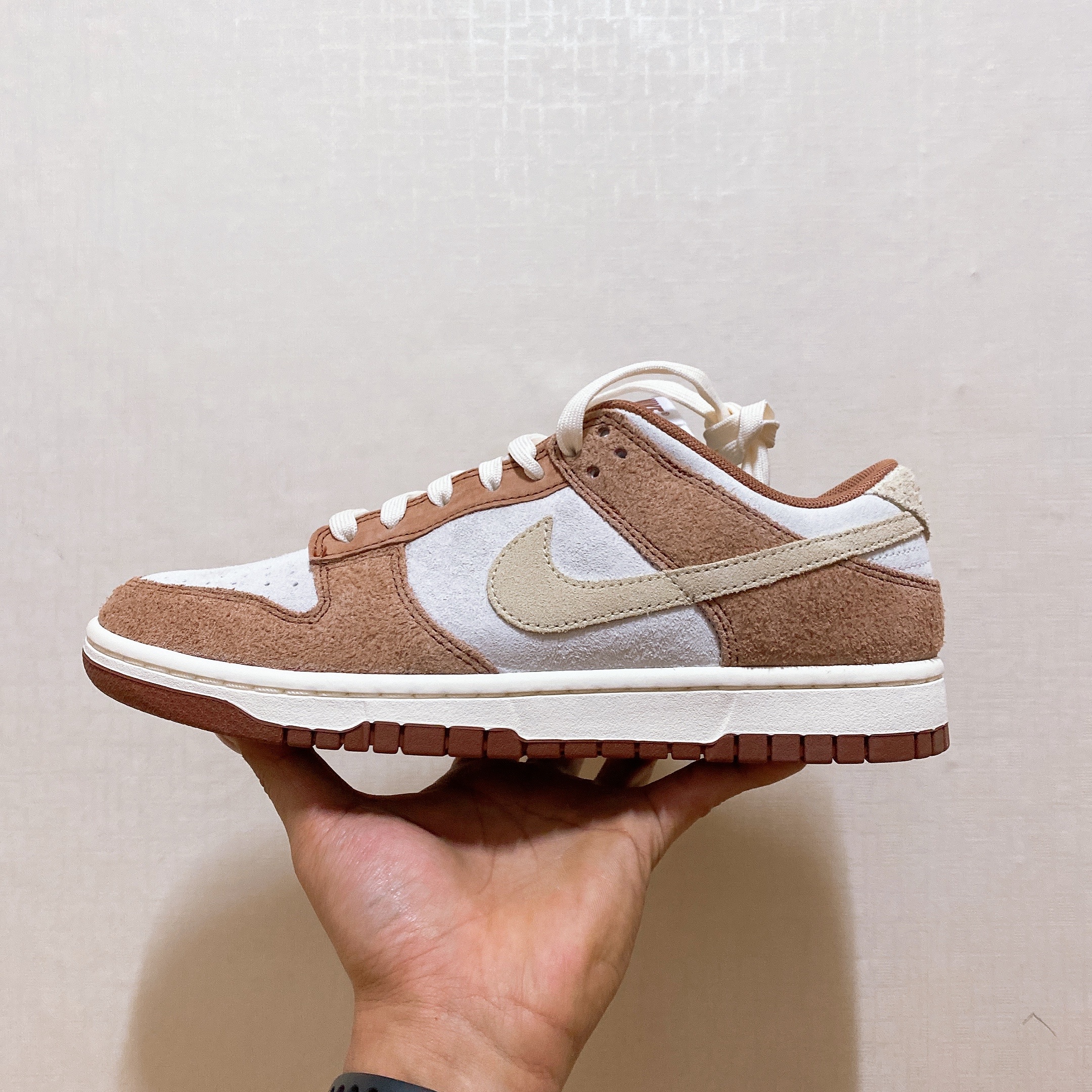 Nike Dunk Low Pro Premium Medium Curry 착용 스타일