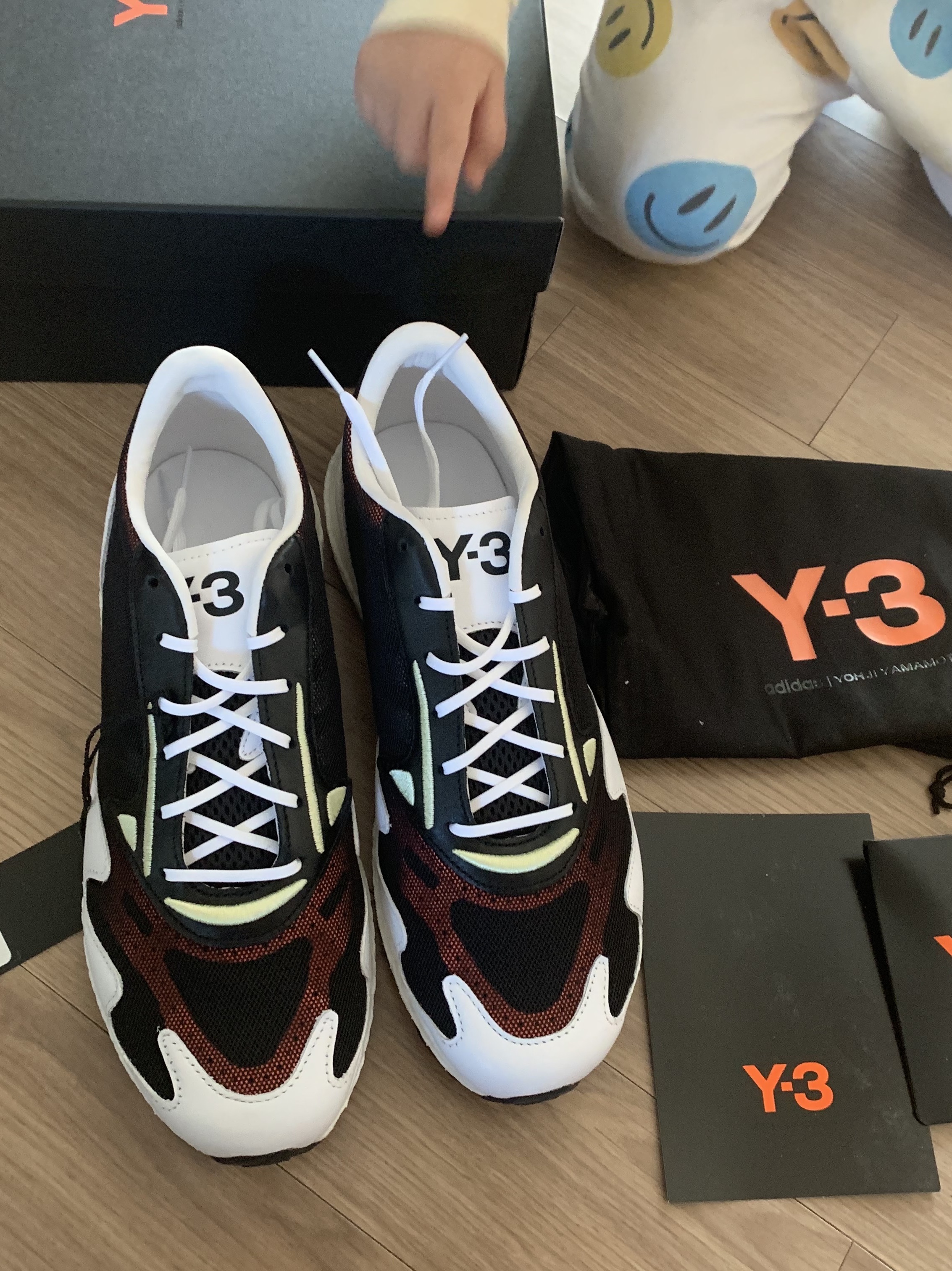 Y-3 Rhisu Run Multi 착용 스타일 - 1