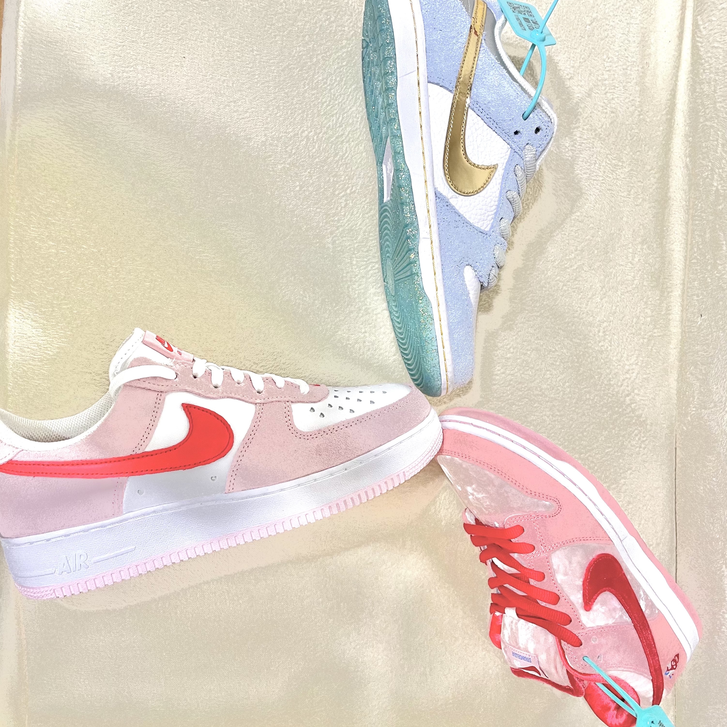 Nike Air Force 1 '07 QS Valentine's Day, Nike x Sean Cliver SB Dunk Low Holiday Special 착용 스타일