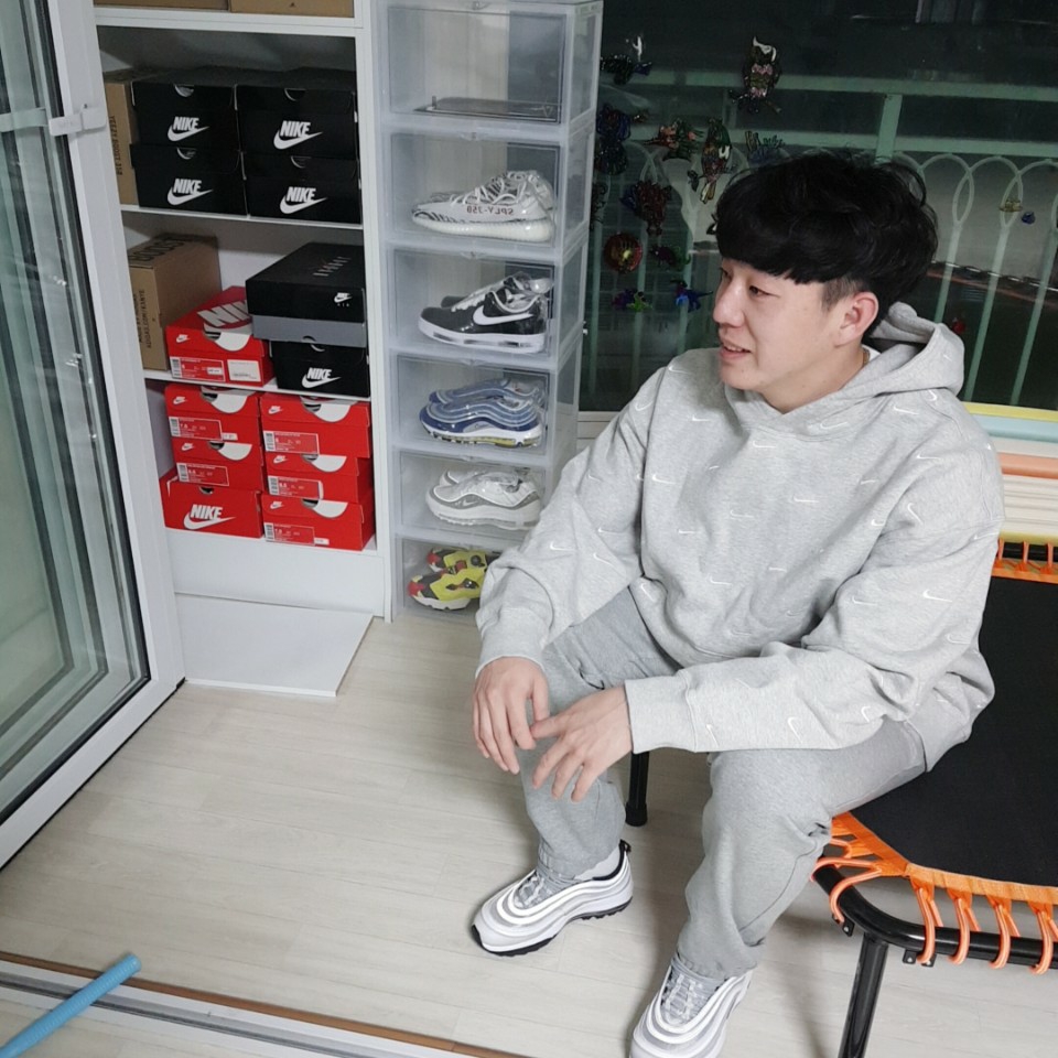 Nike Air Max 97 G Silver Bullet, Adidas Yeezy Boost 350 V2 Zebra 2017/2019/2020 착용 스타일 - 2