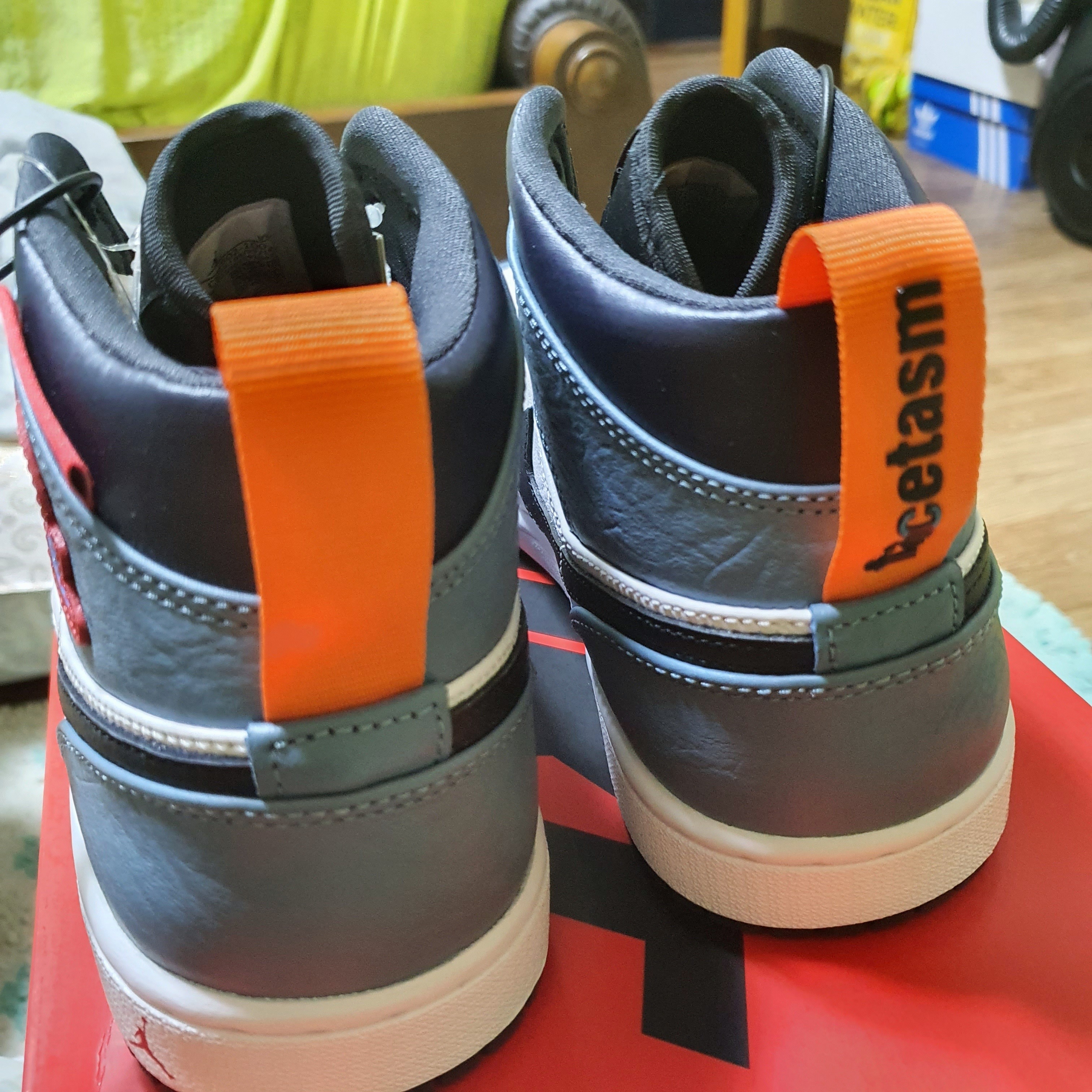 Jordan 1 x Facetasm Mid SE Fearless 착용 스타일 - 4
