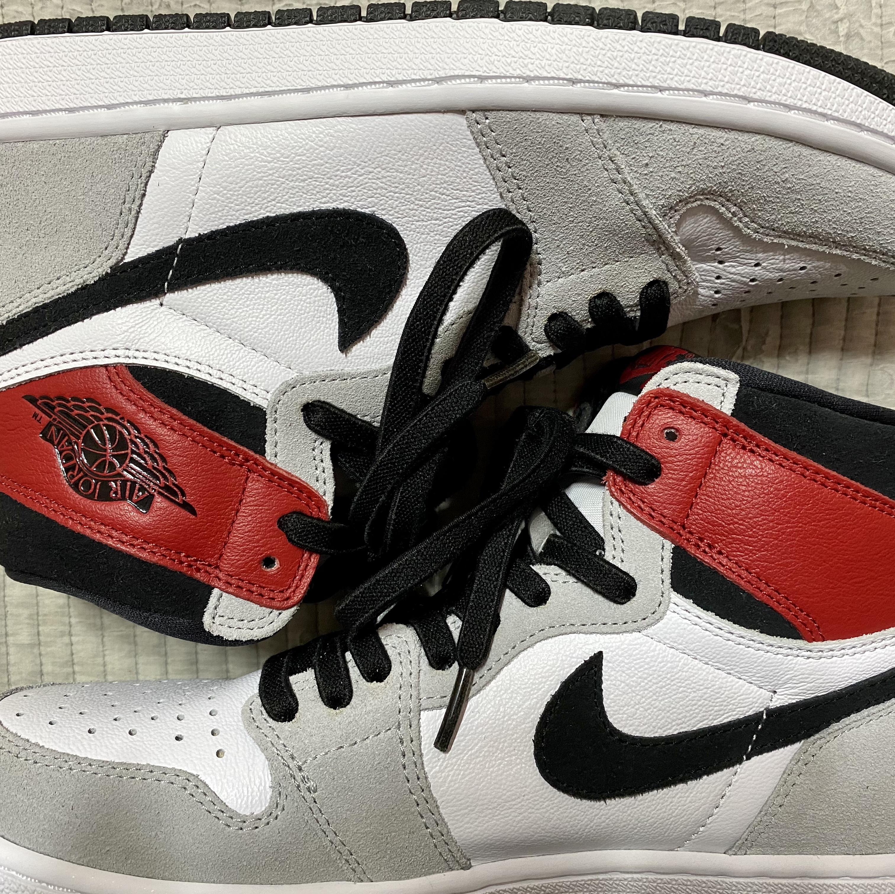 Jordan 1 Retro High OG Light Smoke Grey 착용 스타일 - 2