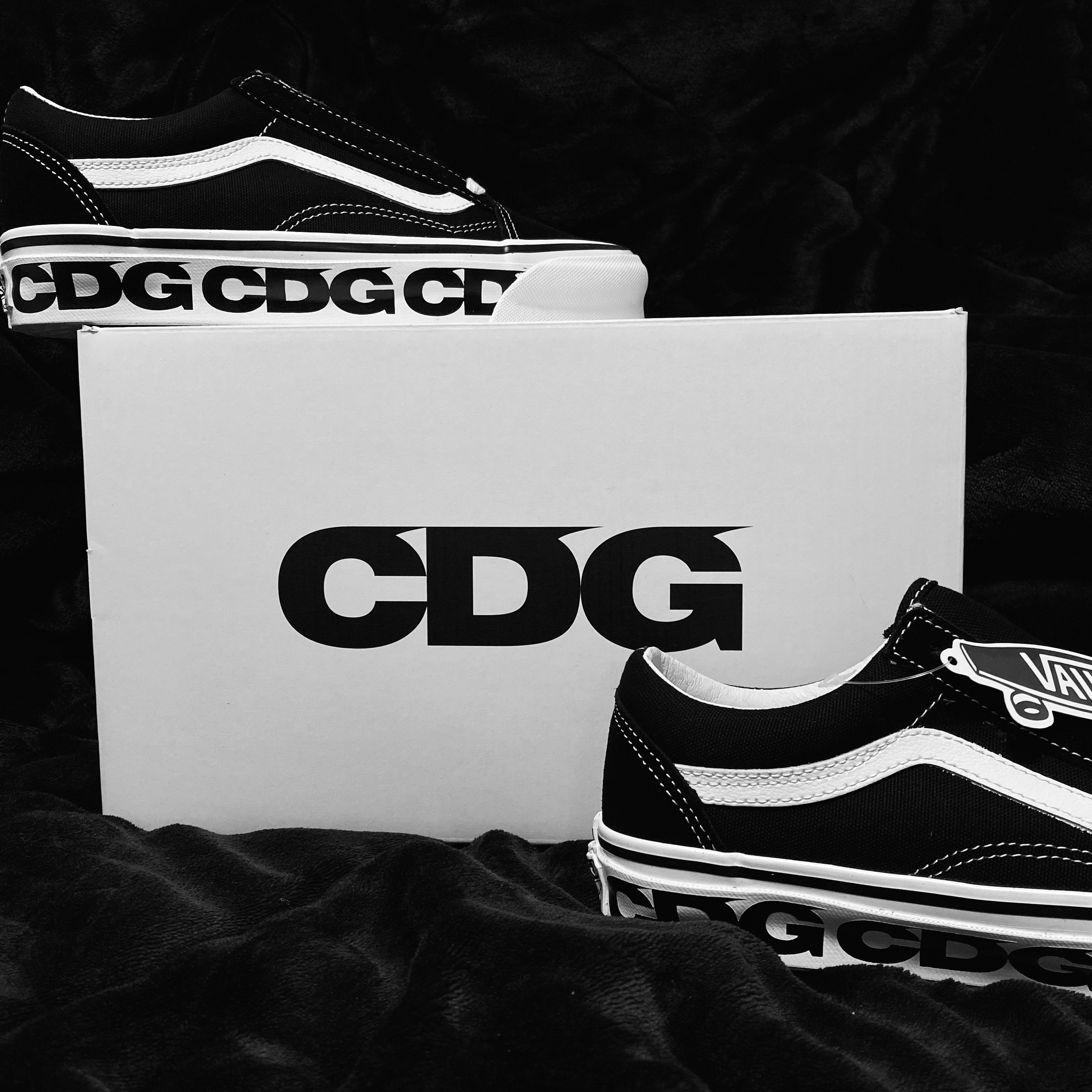 Vans Vault x CDG OG Old Skool LX Side Wall 착용 스타일 - 1