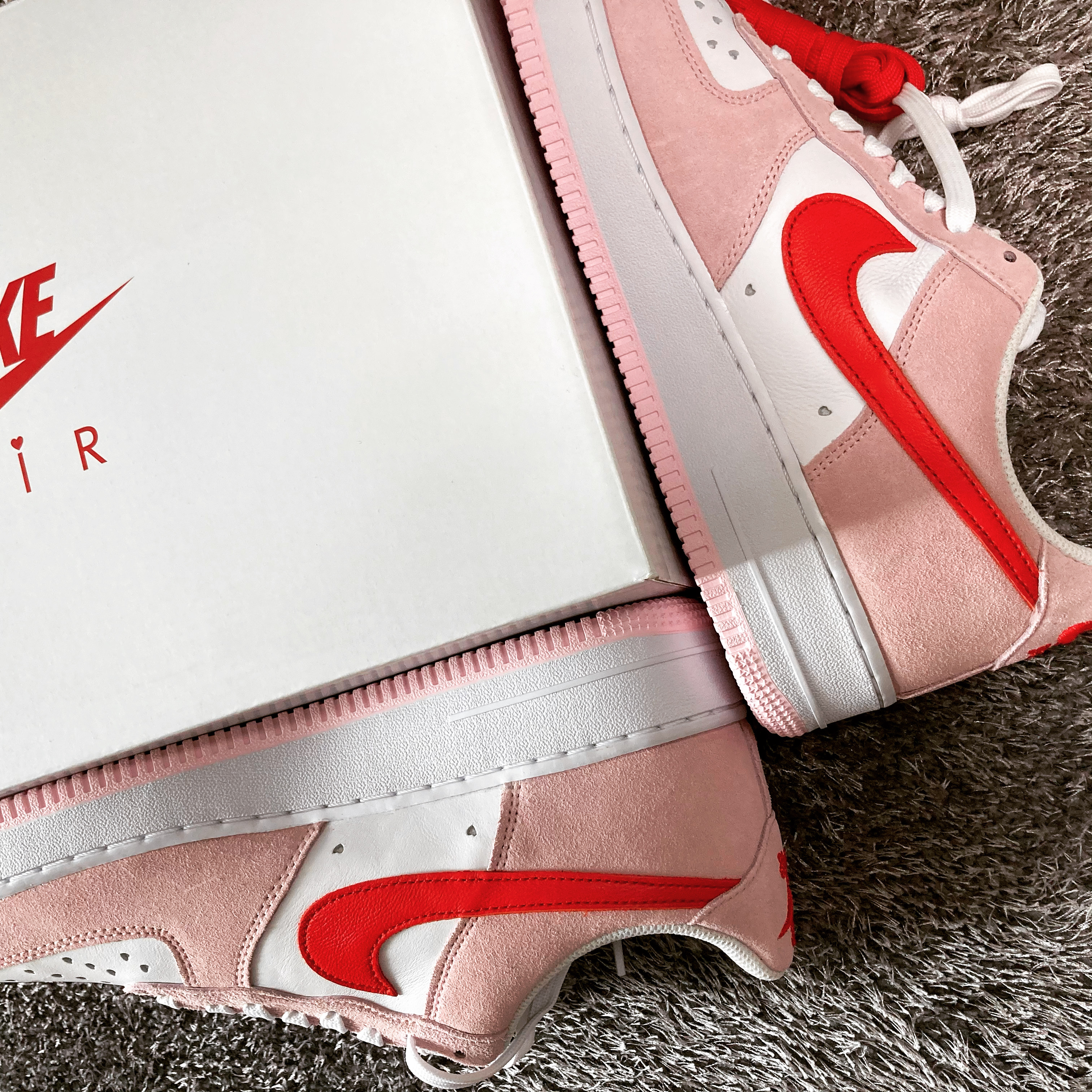 Nike Air Force 1 '07 QS Valentine's Day 착용 스타일