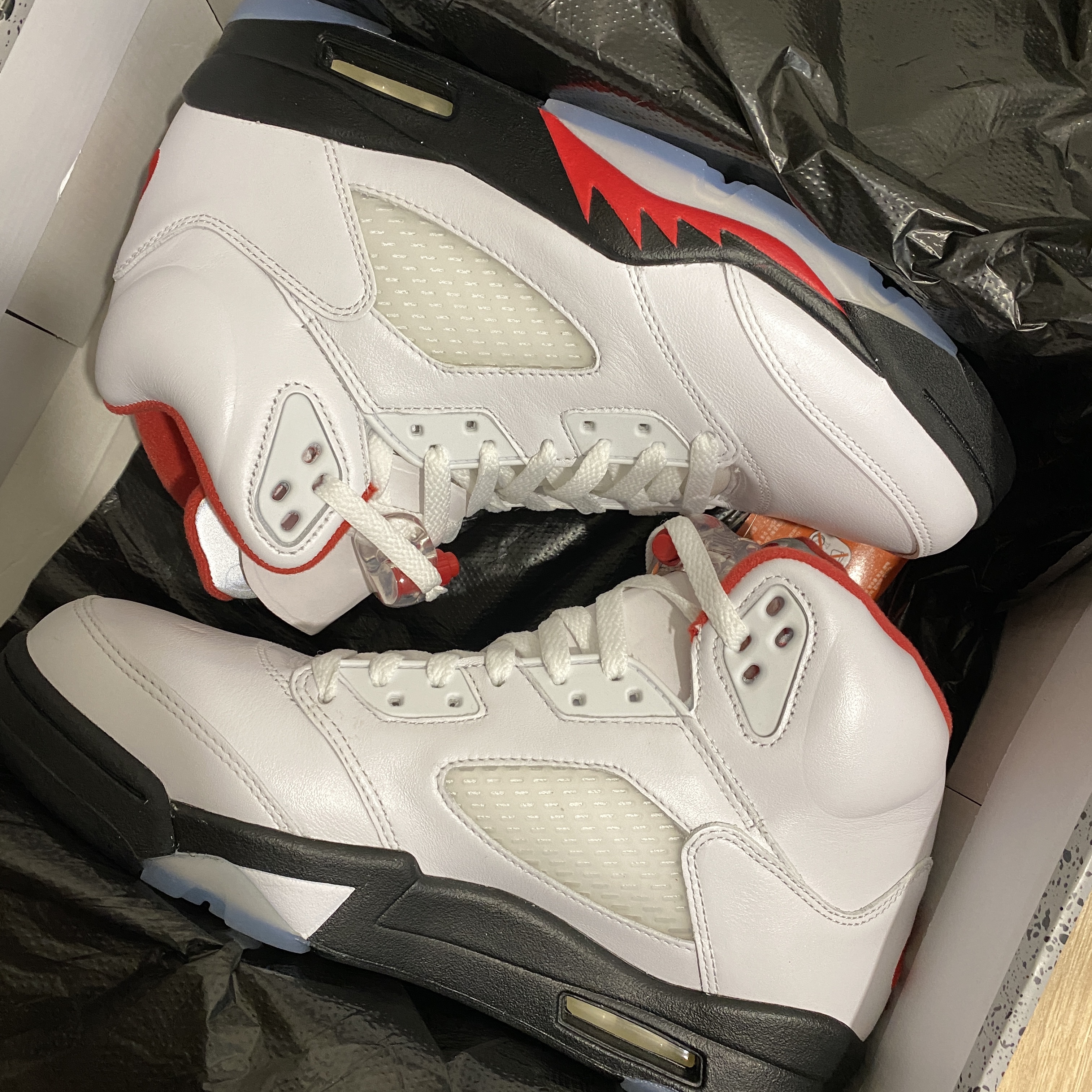 Jordan 5 Retro Fire Red Silver Tongue 2020 착용 스타일 - 3