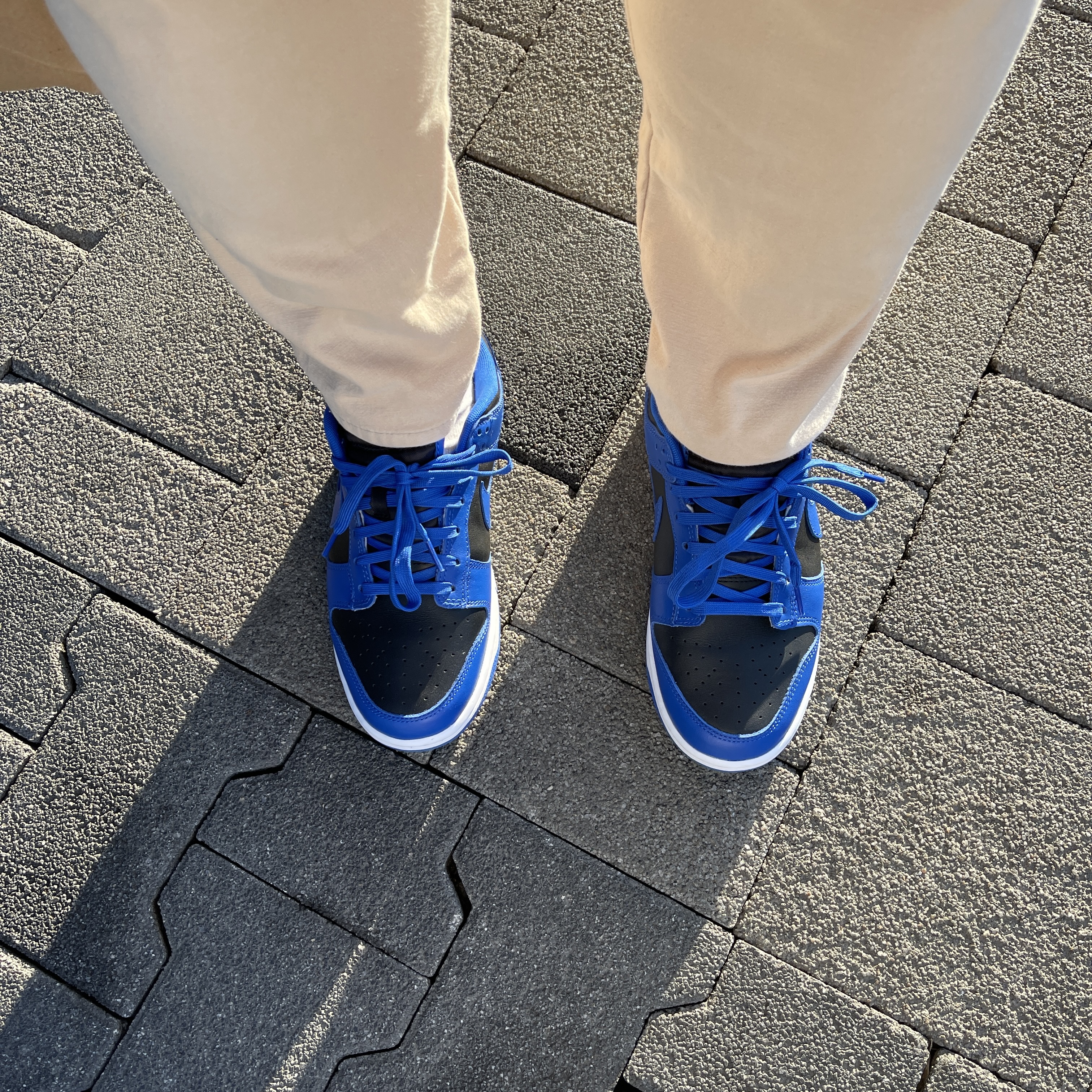 Nike Dunk Low Retro Hyper Cobalt 착용 스타일 - 2
