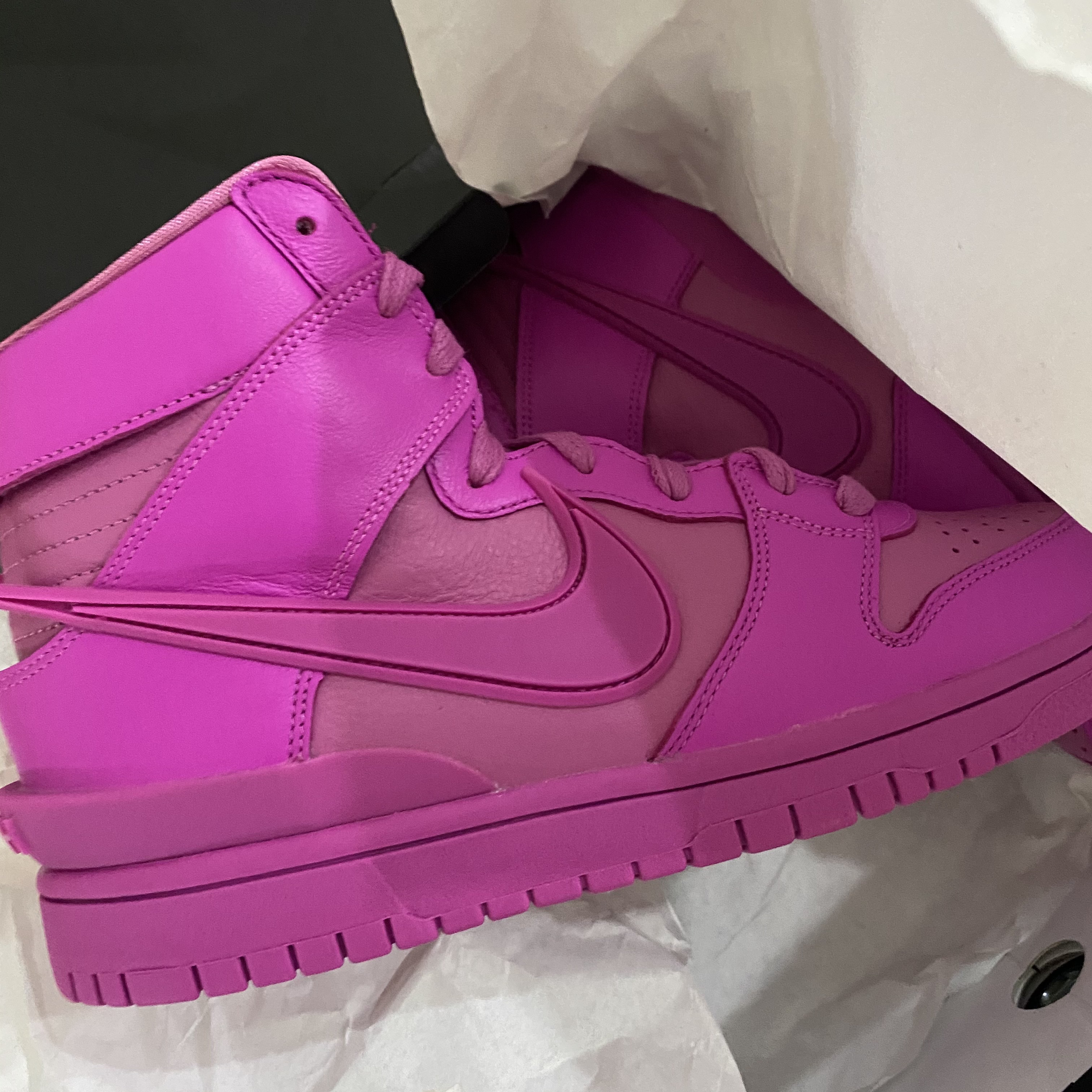 Nike x Ambush Dunk High Cosmic Fuchsia 착용 스타일 - 1