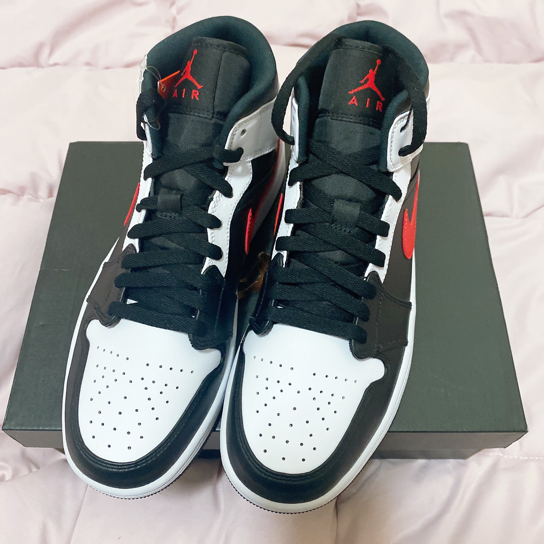 Jordan 1 Mid Black Chile Red, (GS) Jordan 1 Mid Black Chile Red 착용 스타일 - 1