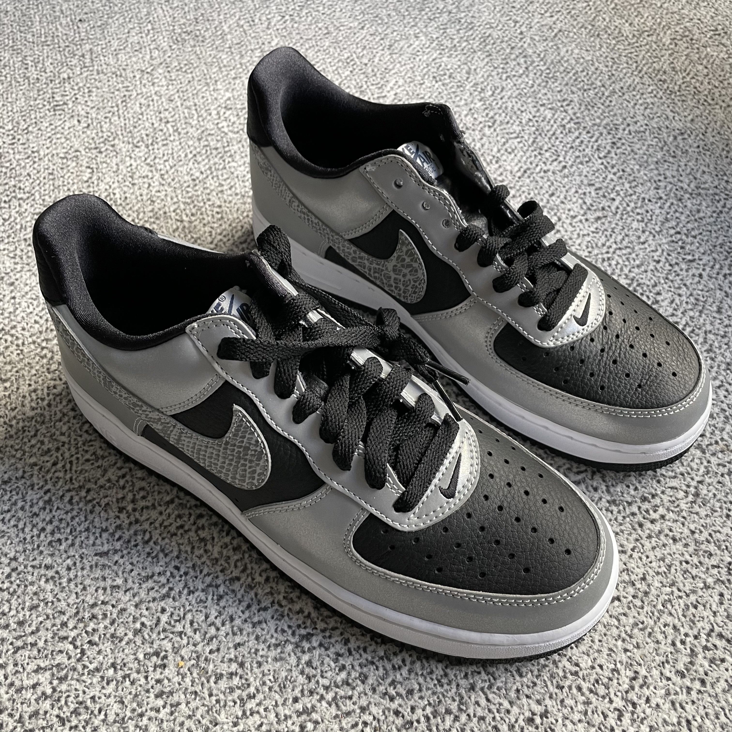 Nike Air Force 1 B Silver Snake 착용 스타일 - 1