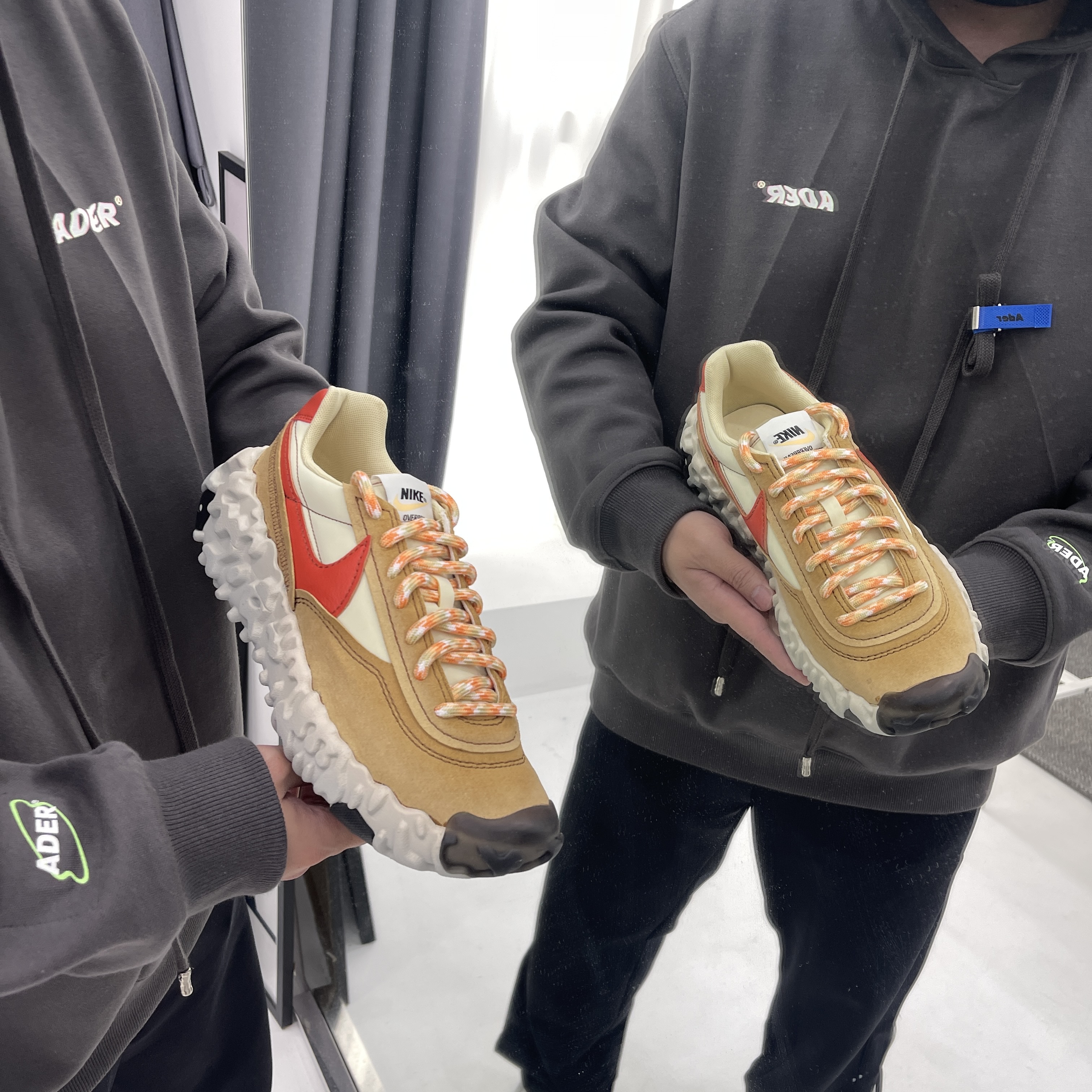 Nike Overbreak SP Fossil 착용 스타일