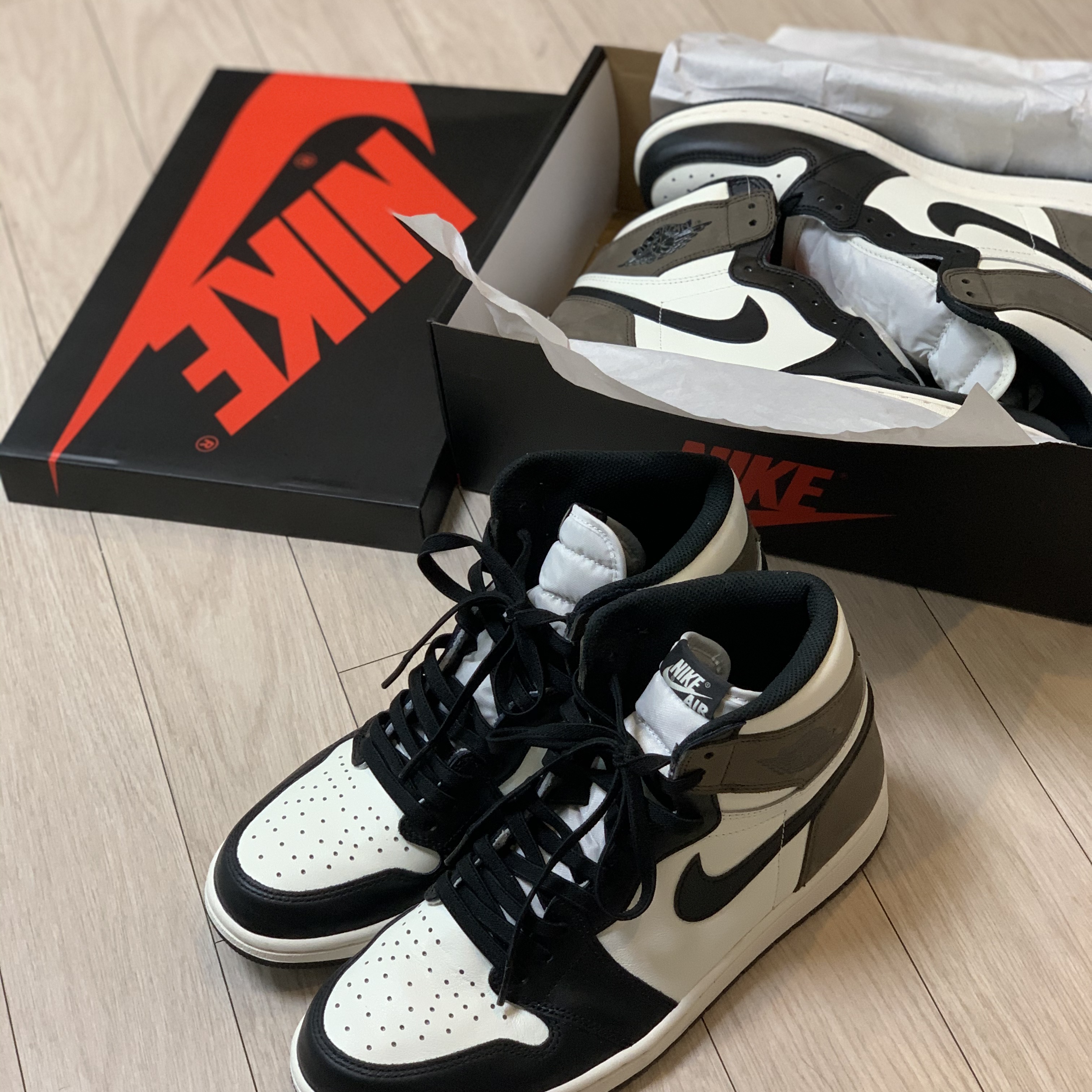 Jordan 1 Retro High OG Black Mocha 착용 스타일 - 2