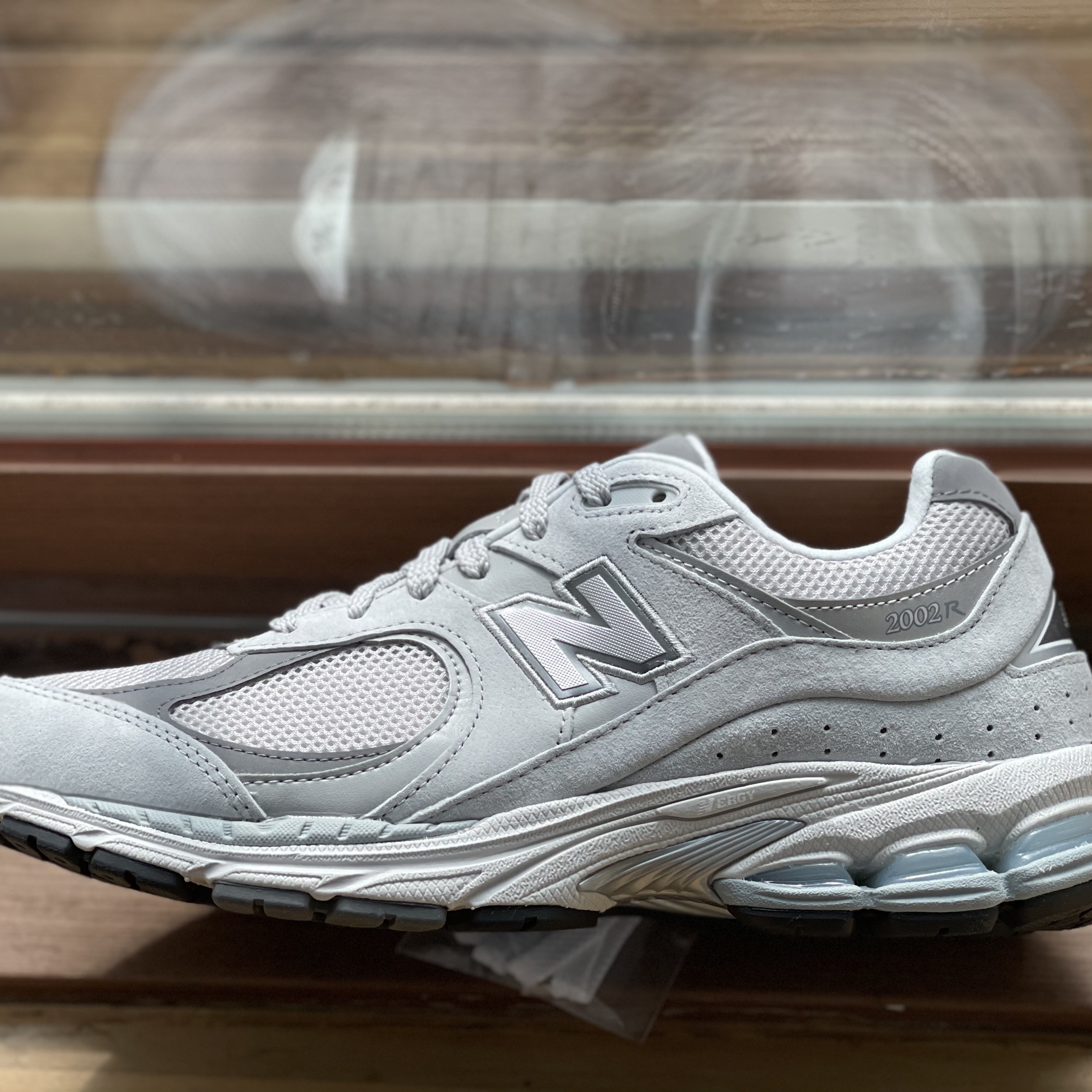 New Balance 2002R T2 Gray 착용 스타일