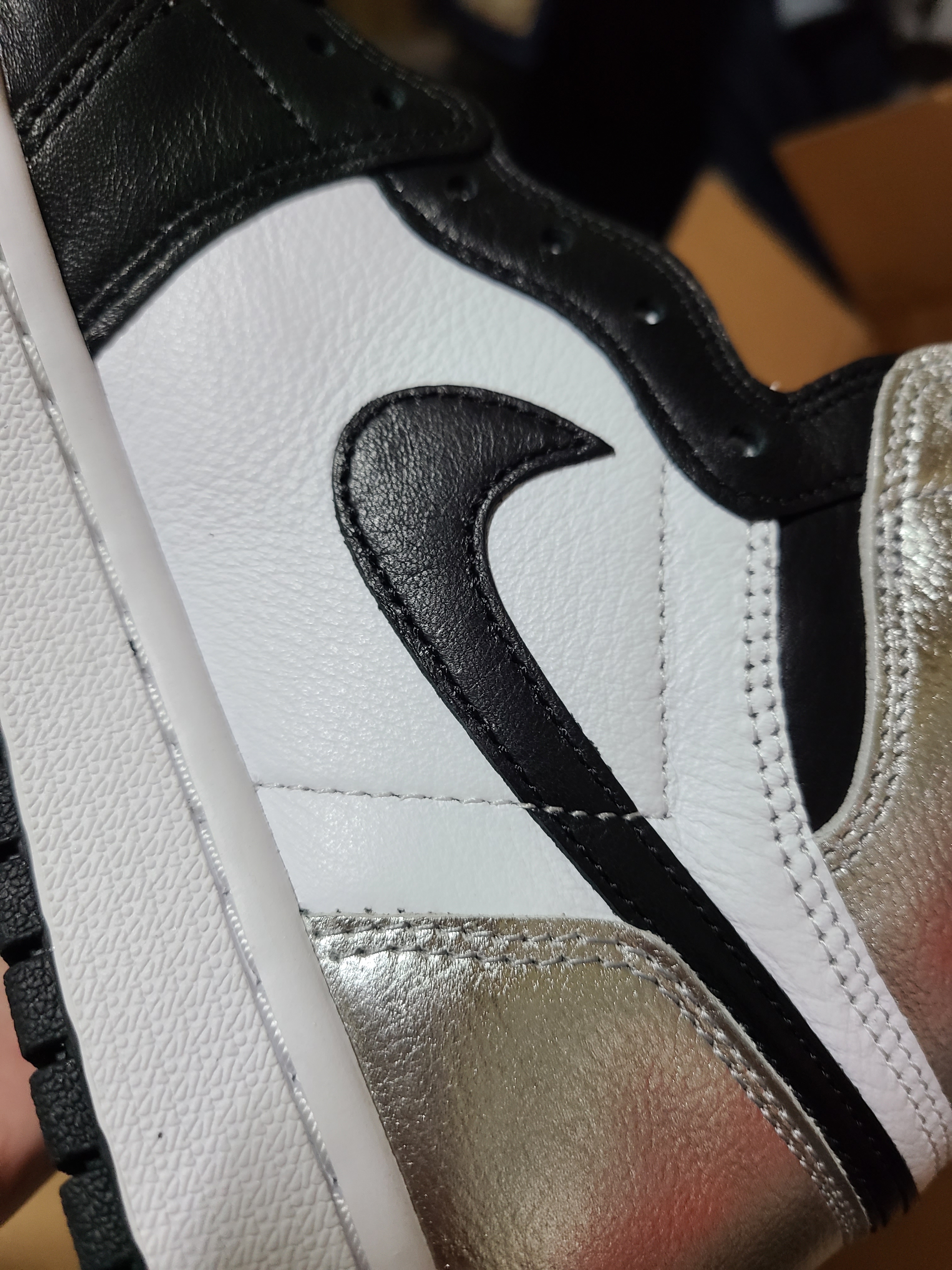 (W) Jordan 1 Retro High OG Silver Toe 착용 스타일 - 3