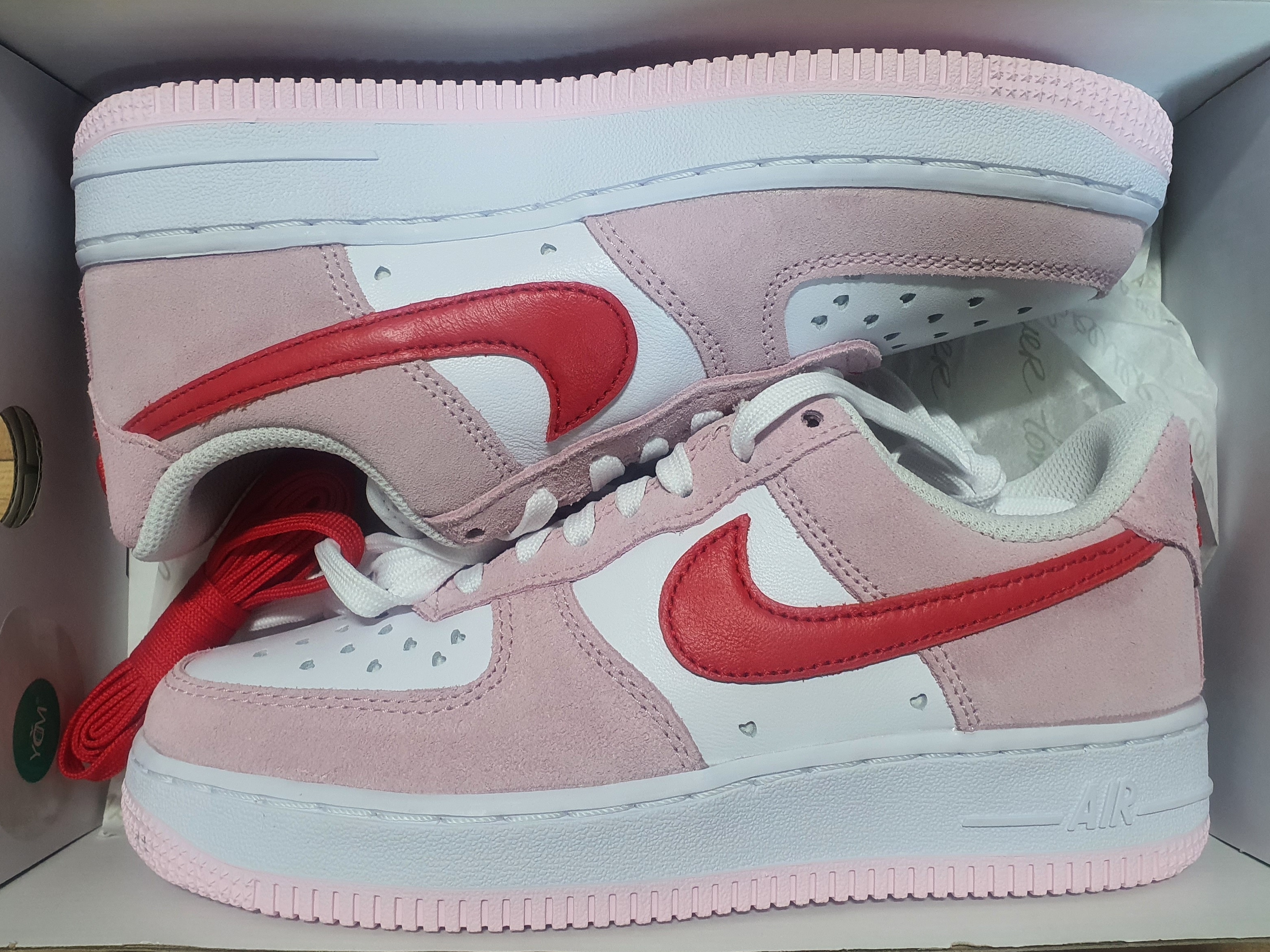 Nike Air Force 1 '07 QS Valentine's Day 착용 스타일