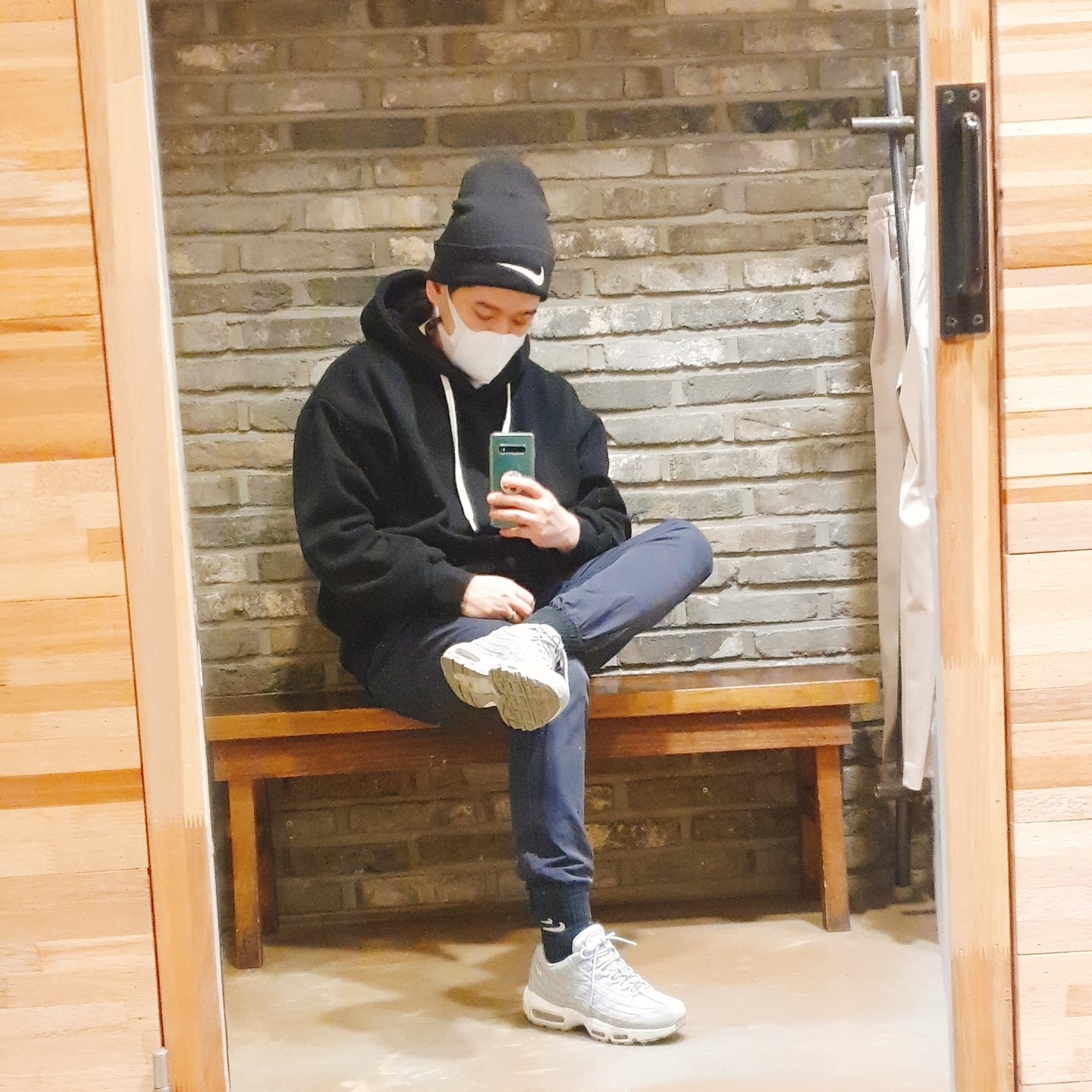 Nike x Stussy Cuff Beanie Black, Nike Air Max 95 Essential Triple White 착용 스타일