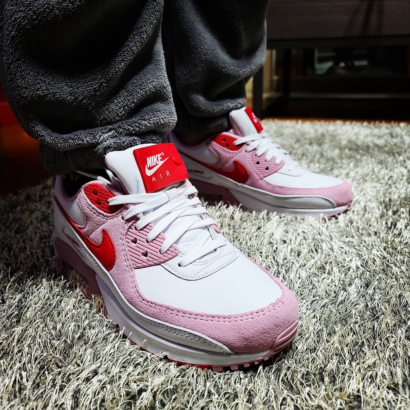 (W) Nike Air Max 90 QS Valentine's Day 착용 스타일 - 2