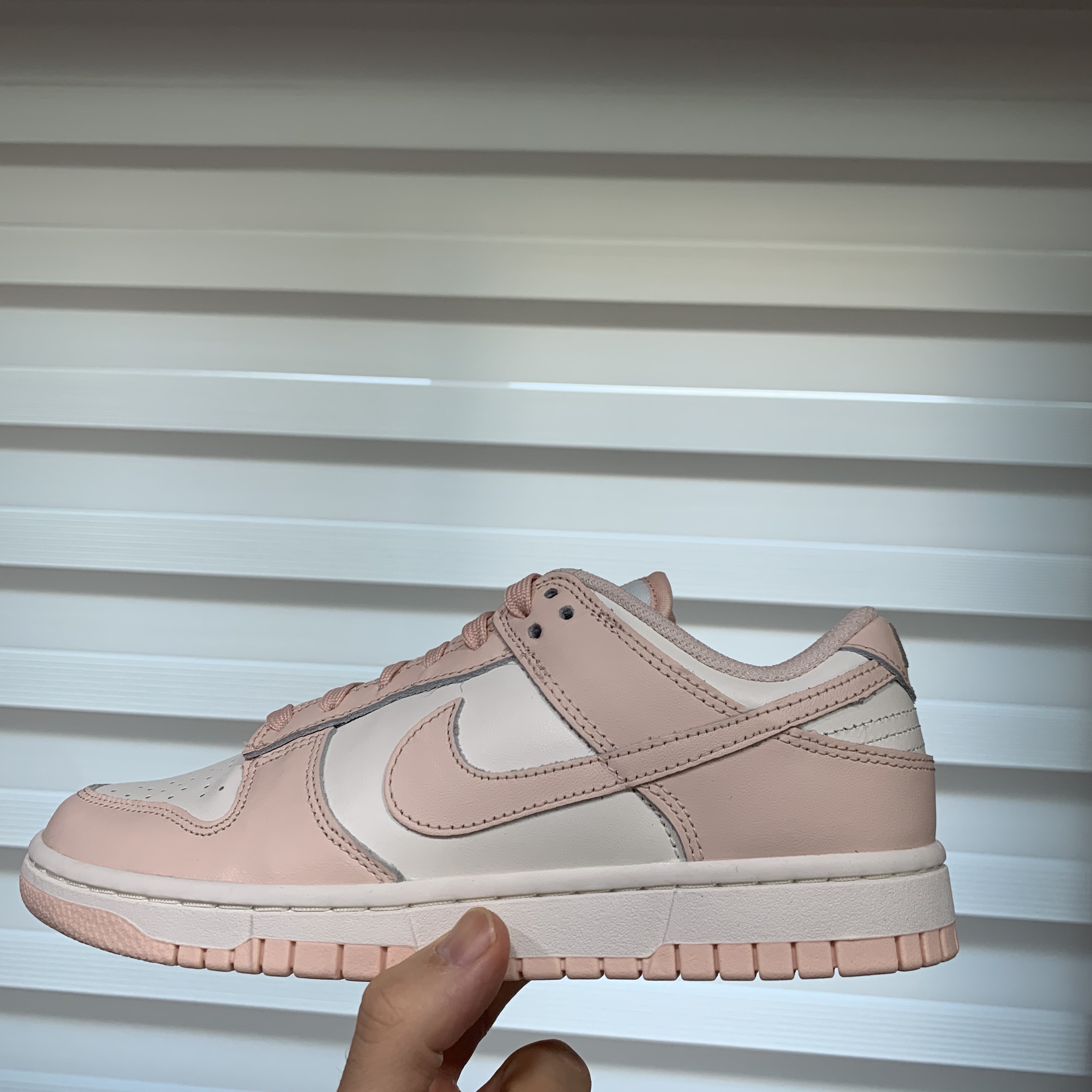 (W) Nike Dunk Low Orange Pearl 착용 스타일 - 2