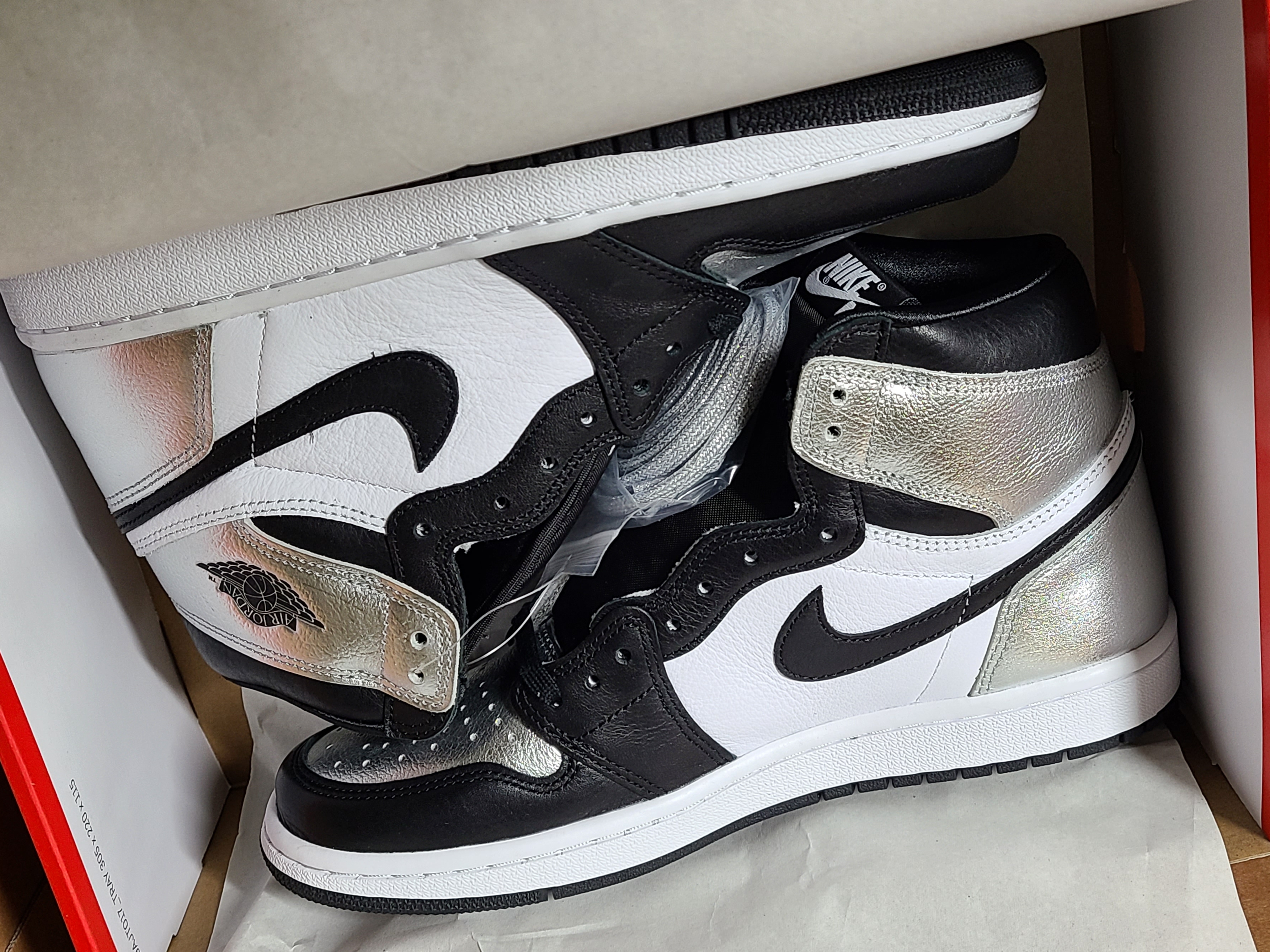 (W) Jordan 1 Retro High OG Silver Toe 착용 스타일 - 3