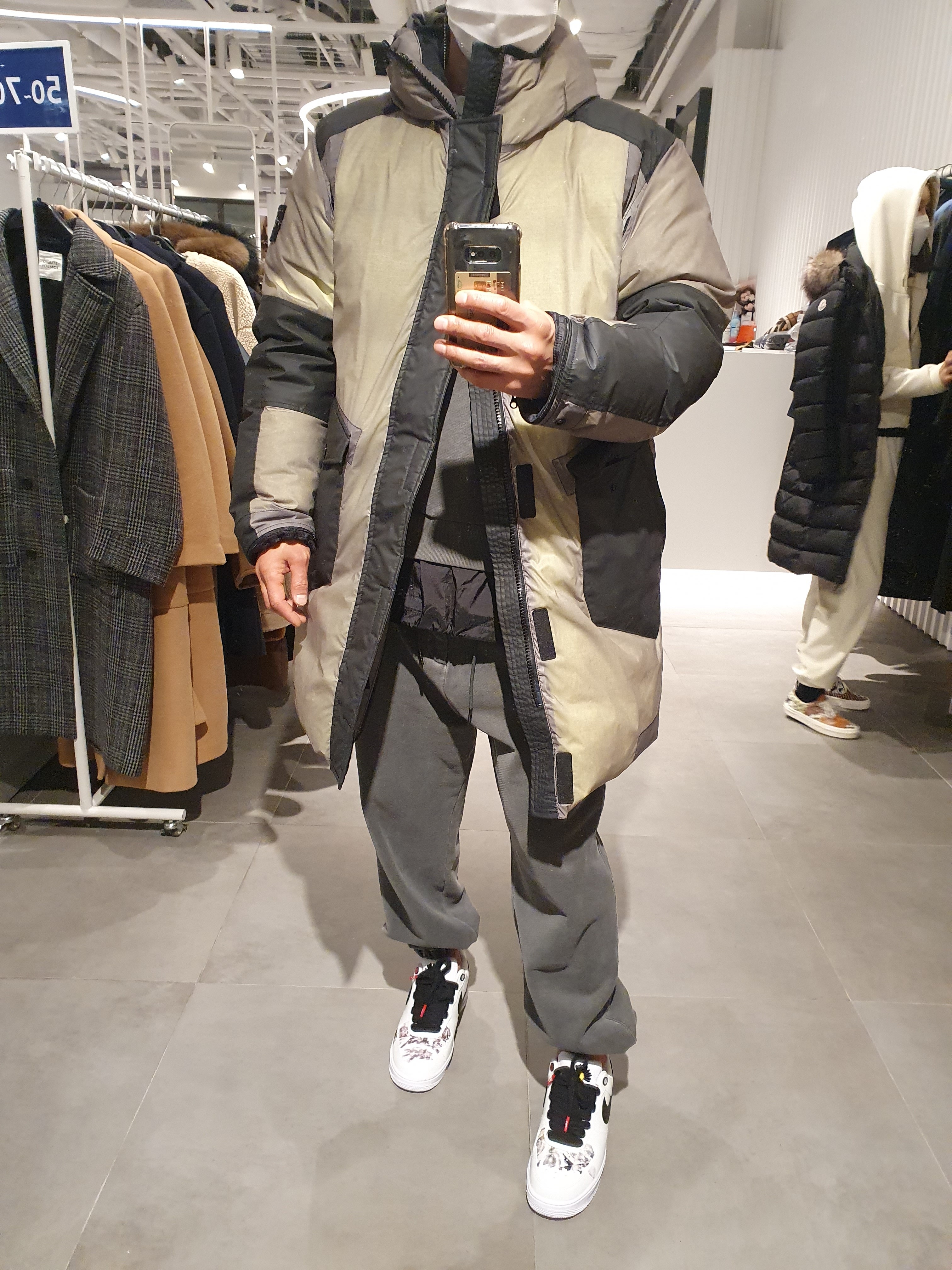Nike x Peaceminusone Air Force 1 Low Para-Noise 2.0 착용 스타일