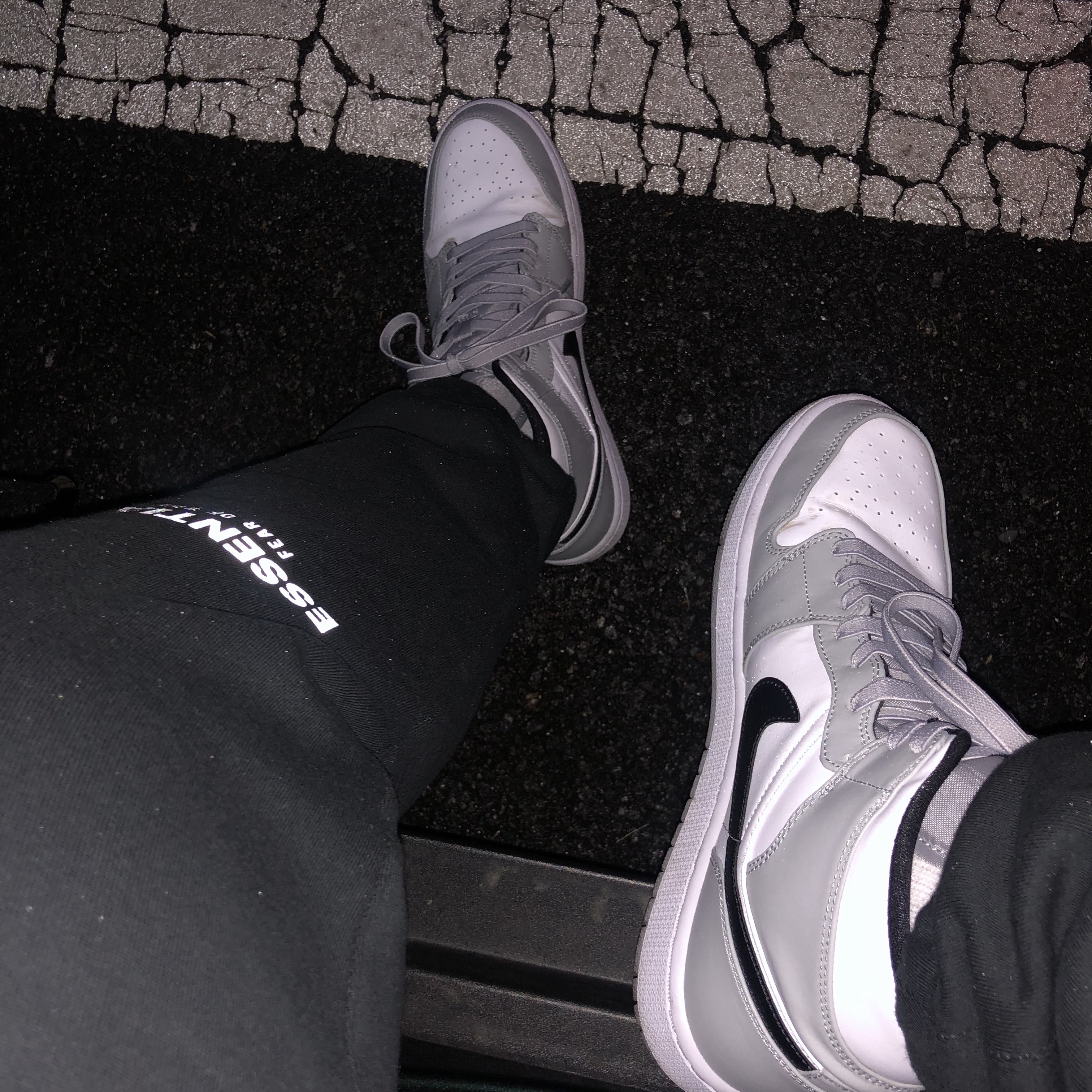 Essentials 3D Silicon Applique Pullover Hoodie Dark Slate/Black 2020, Essentials Sweatpants Dark Slate/Black 2020 착용 스타일 - 2