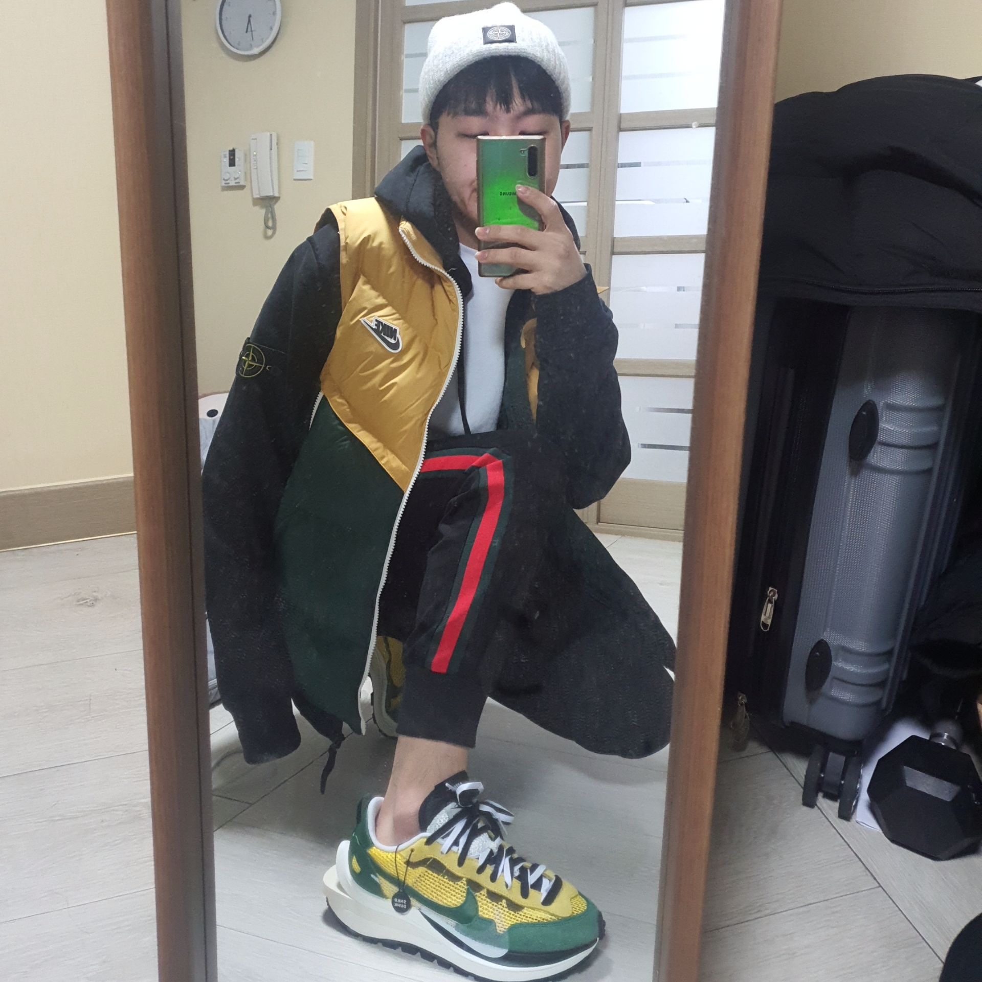 Nike x Sacai VaporWaffle Tour Yellow & Gorge Green Sail 착용 스타일