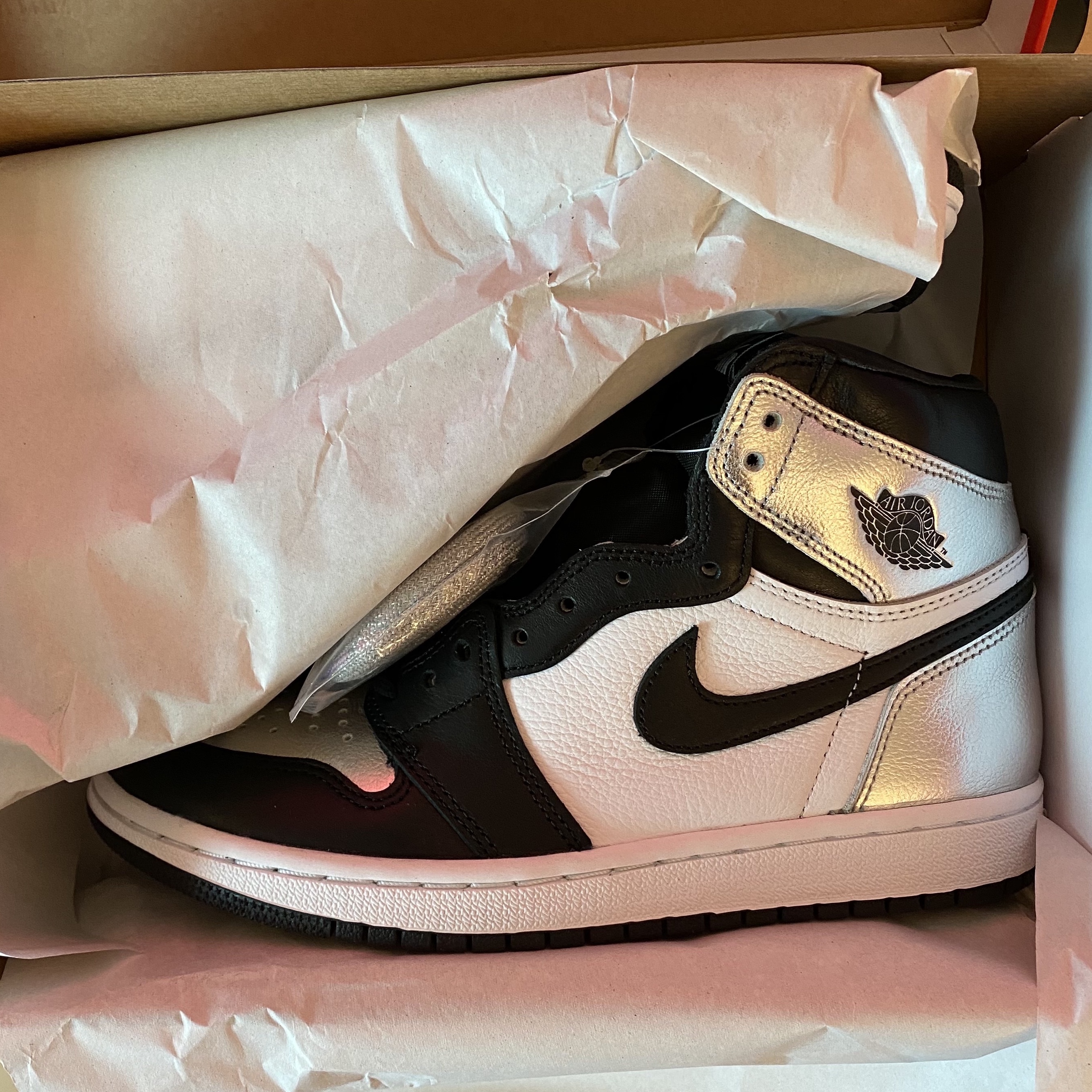 (W) Jordan 1 Retro High OG Silver Toe 착용 스타일 - 1