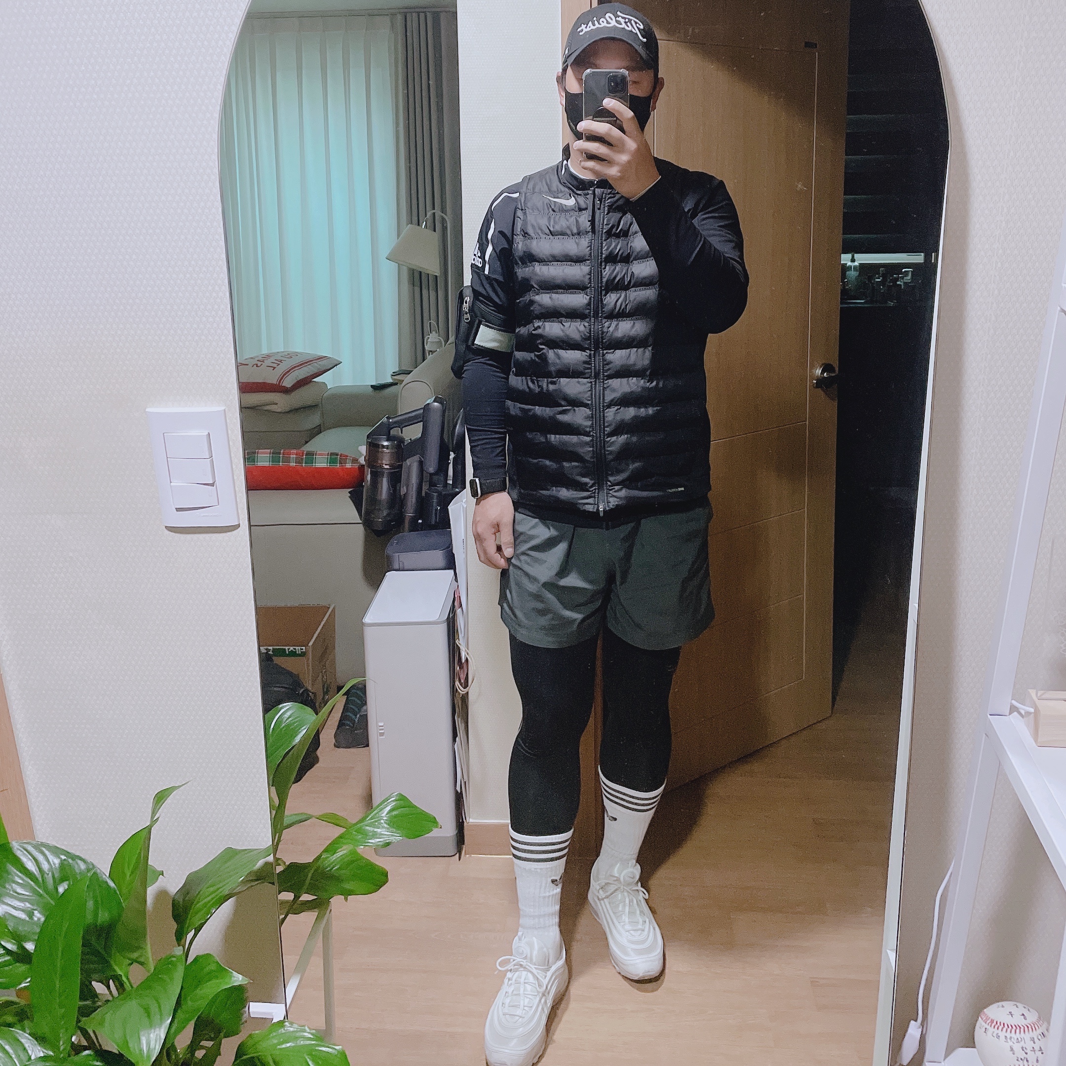 Nike Air Max 97 Triple White Wolf Grey 착용 스타일 - 1
