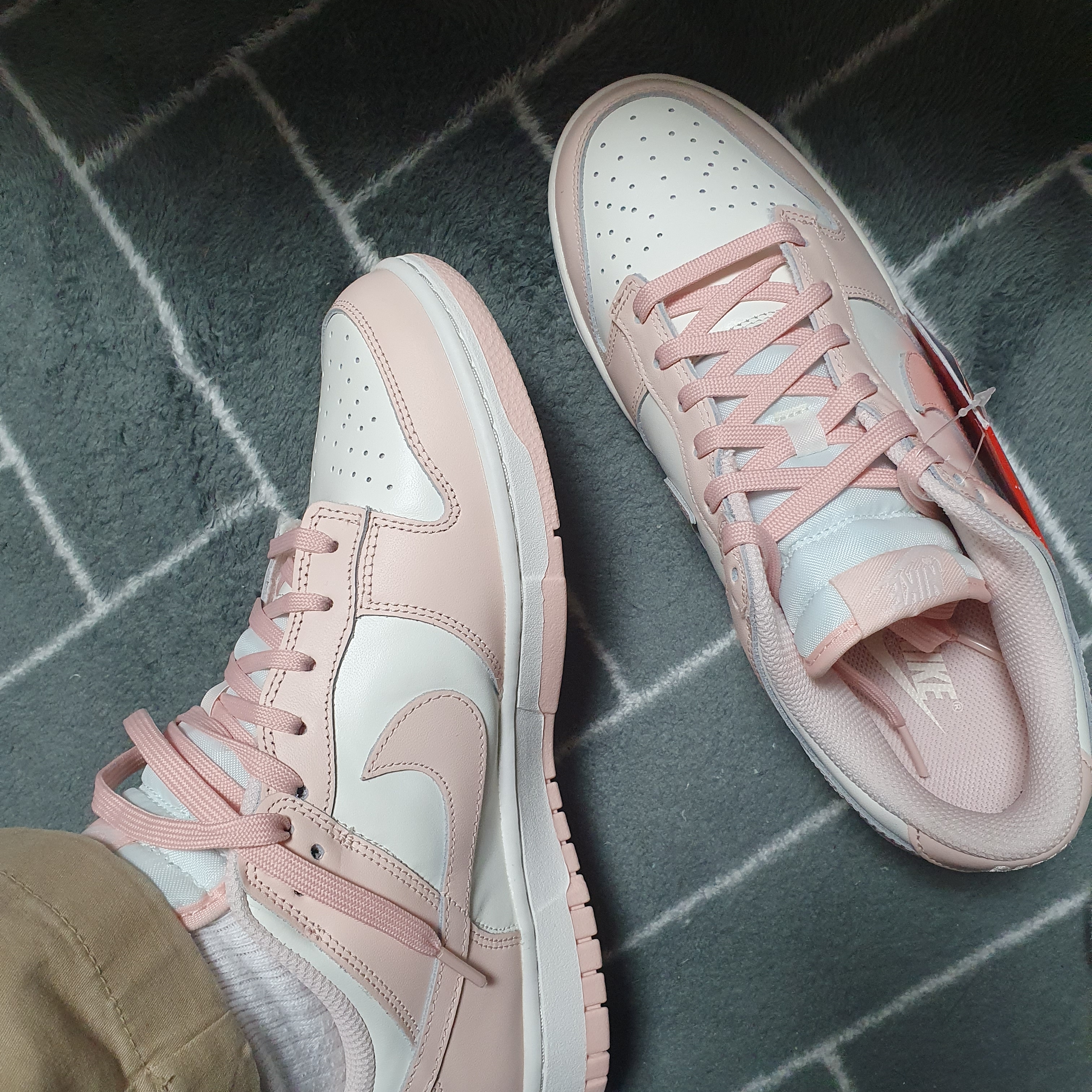 (W) Nike Dunk Low Orange Pearl 착용 스타일 - 1