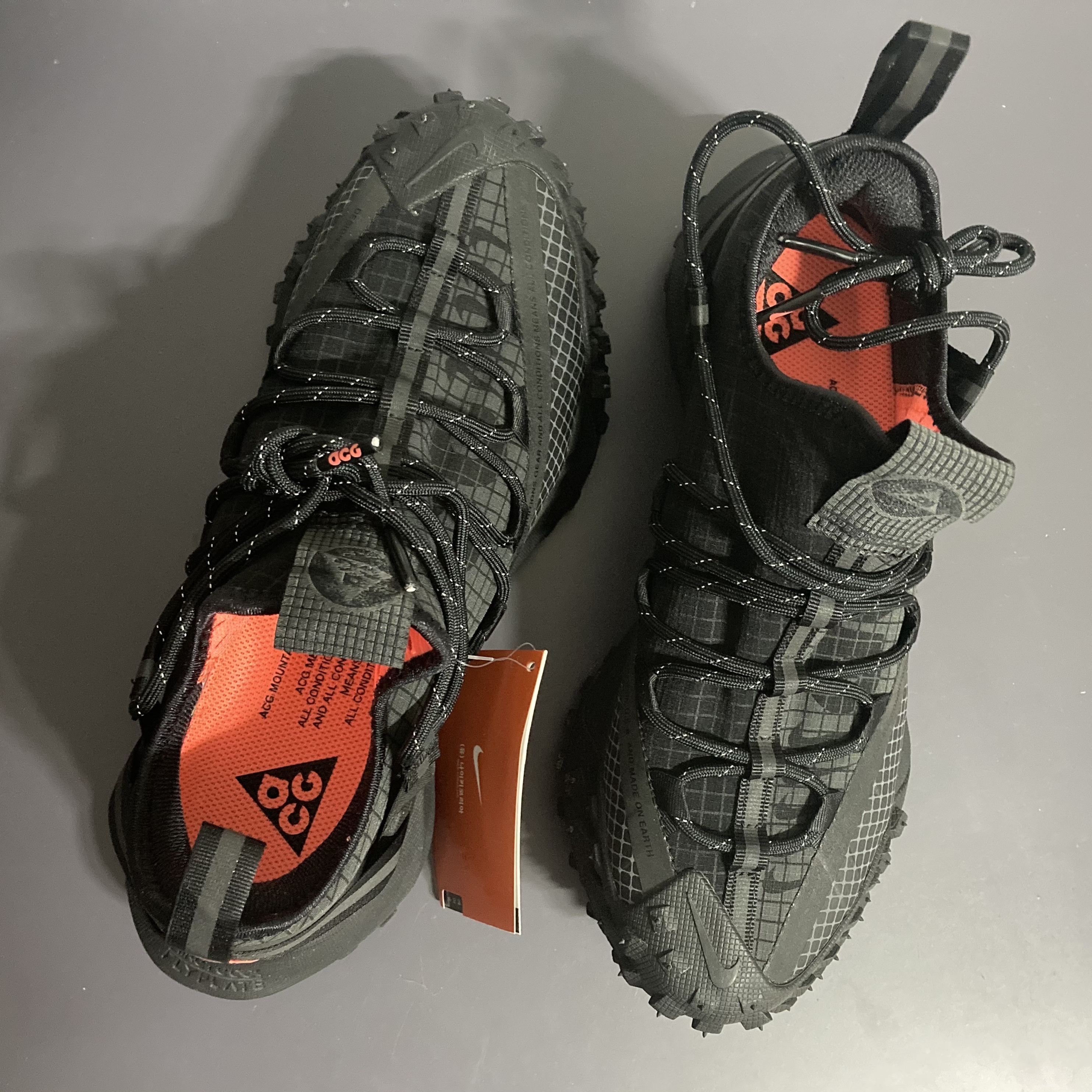 Nike ACG Mountain Fly Low Anthracite 착용 스타일
