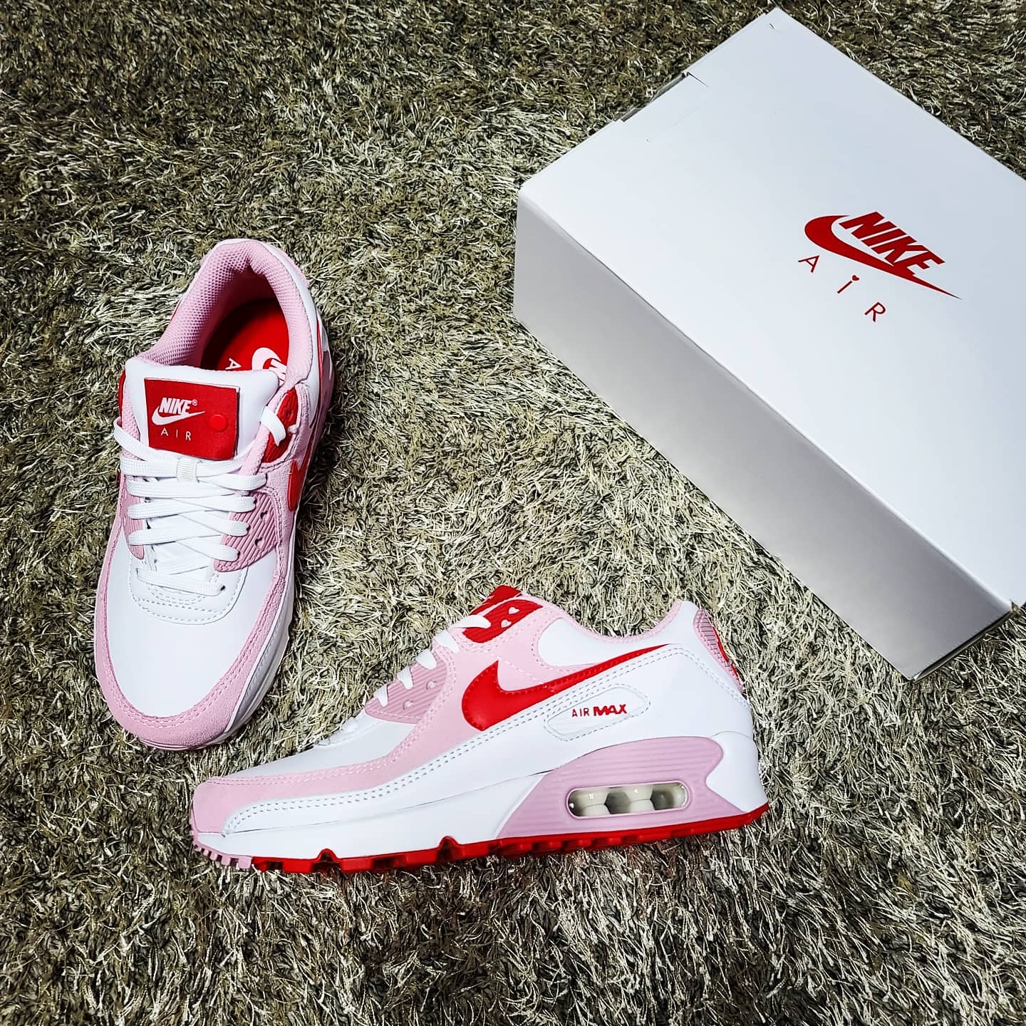 (W) Nike Air Max 90 QS Valentine's Day 착용 스타일 - 1