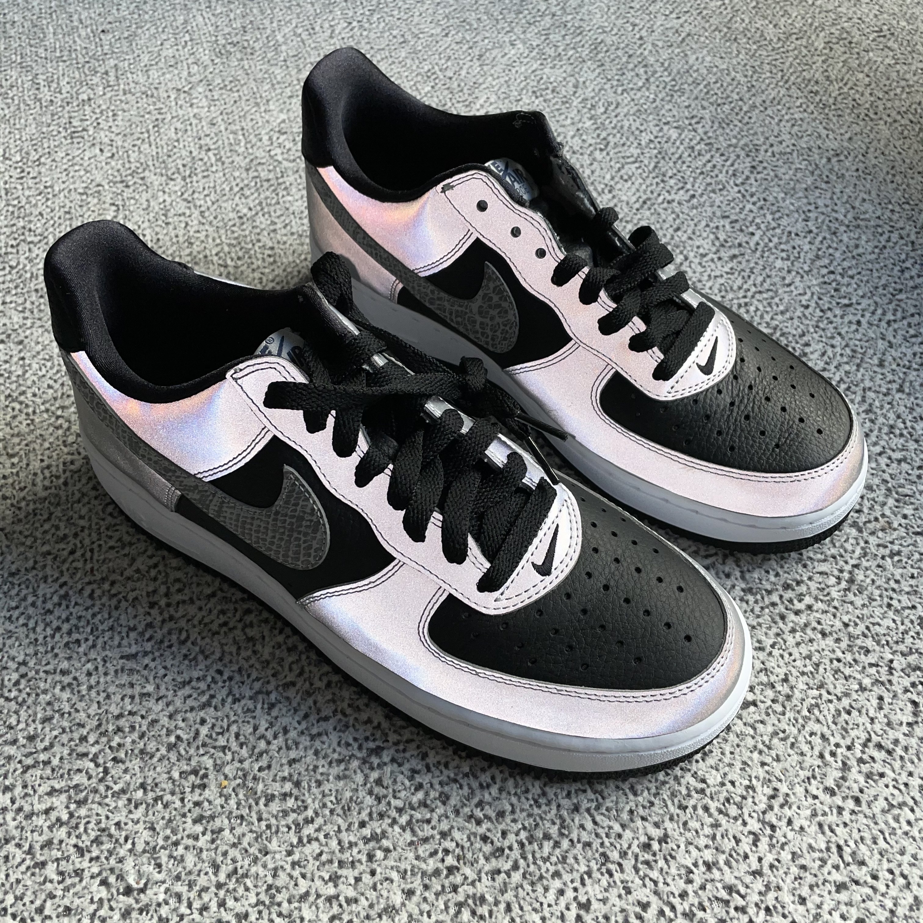 Nike Air Force 1 B Silver Snake 착용 스타일 - 2