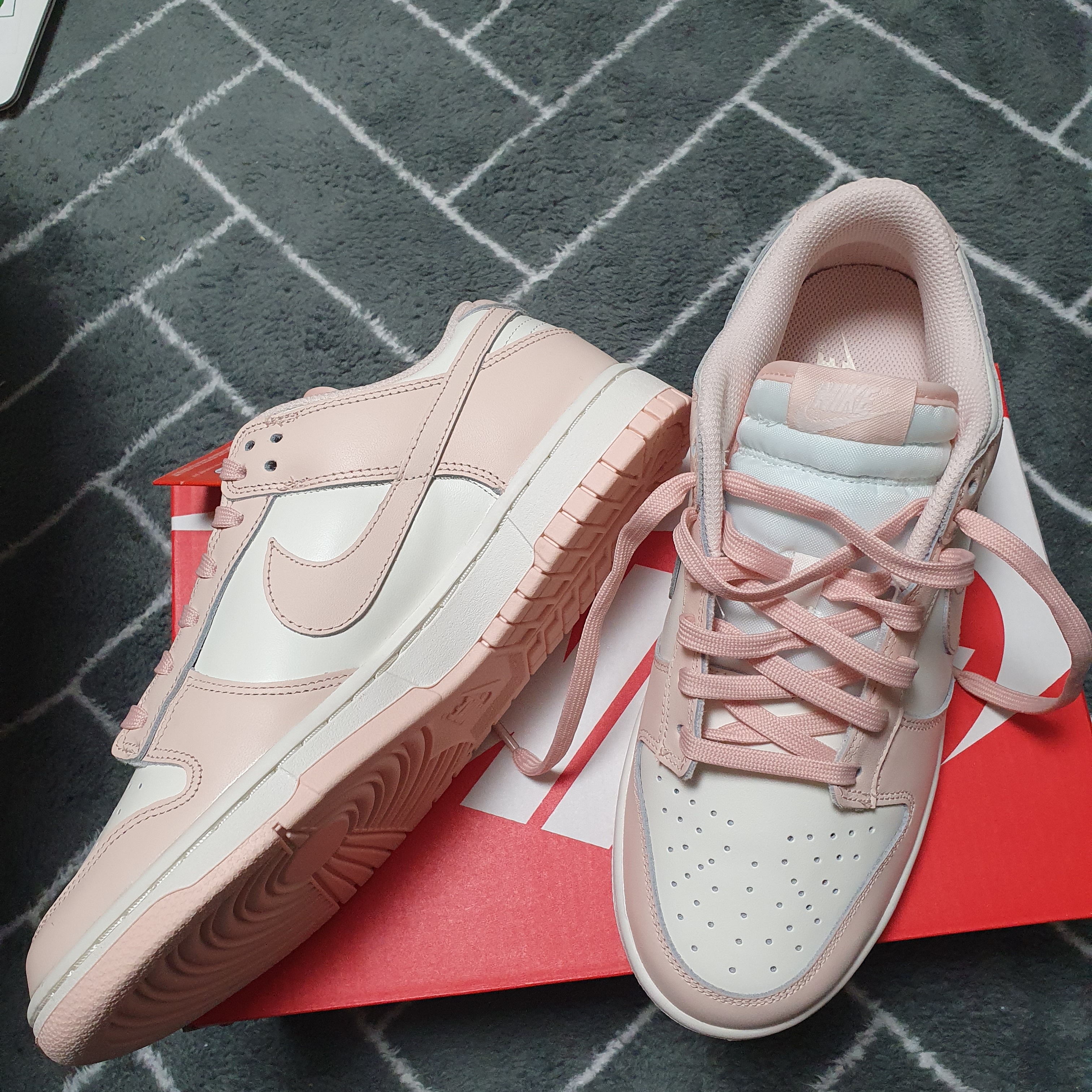 (W) Nike Dunk Low Orange Pearl 착용 스타일 - 3