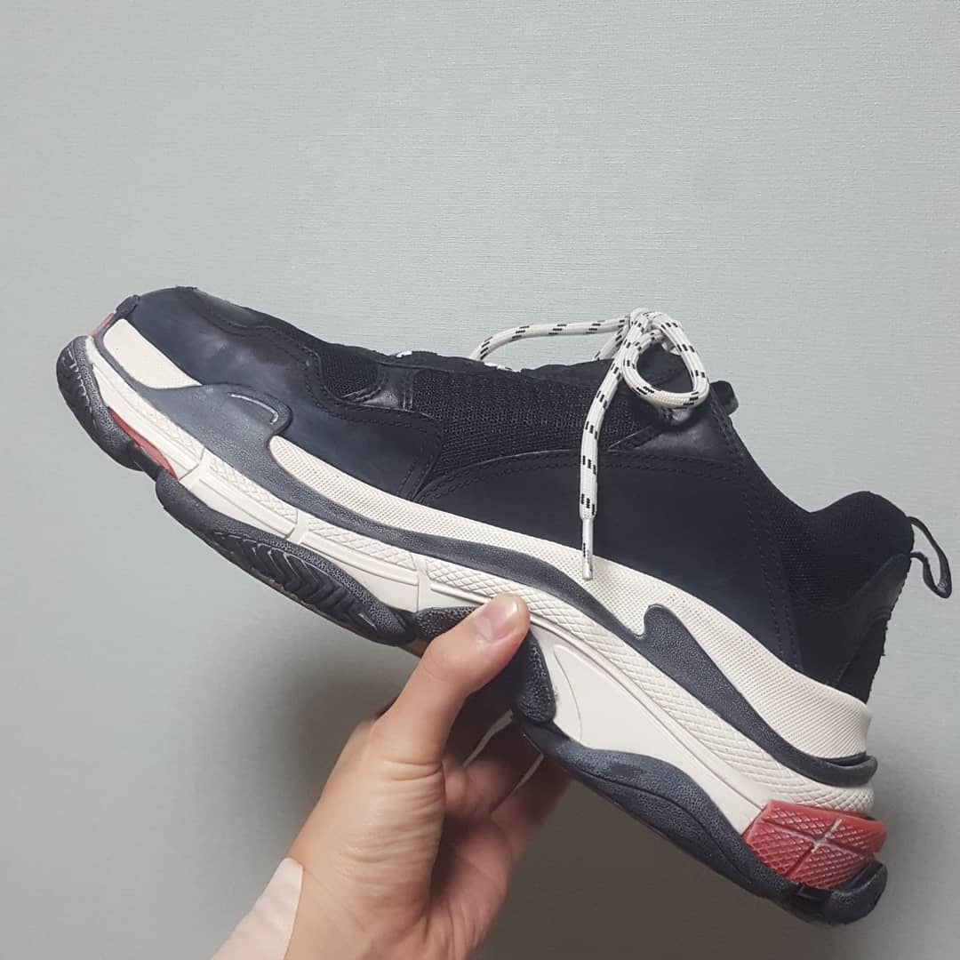 Balenciaga Triple S Split Brack Grey 2018 착용 스타일 - 2
