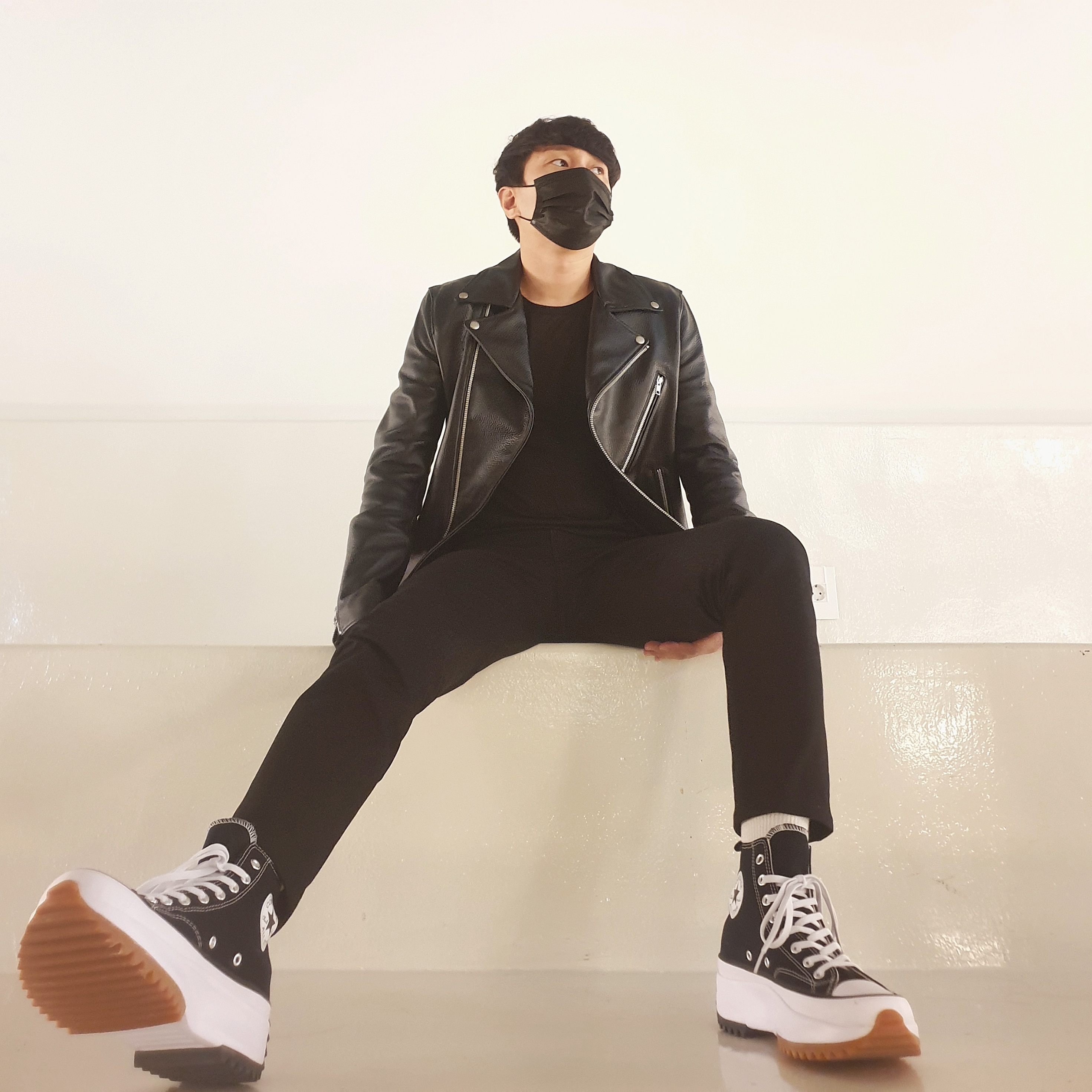 Converse Run Star Hike Hi Black White Gum 착용 스타일