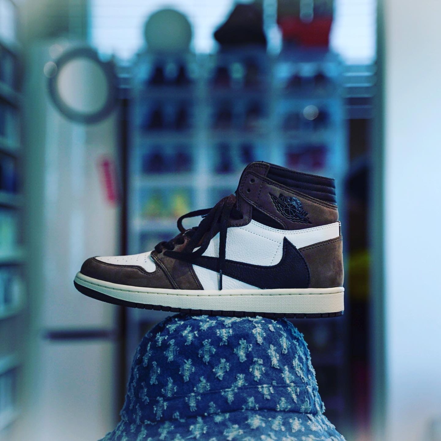 Jordan 1 x Travis Scott Retro High OG SP Mocha, Jordan 1 x Travis Scott Retro Low OG SP Mocha 착용 스타일 - 3