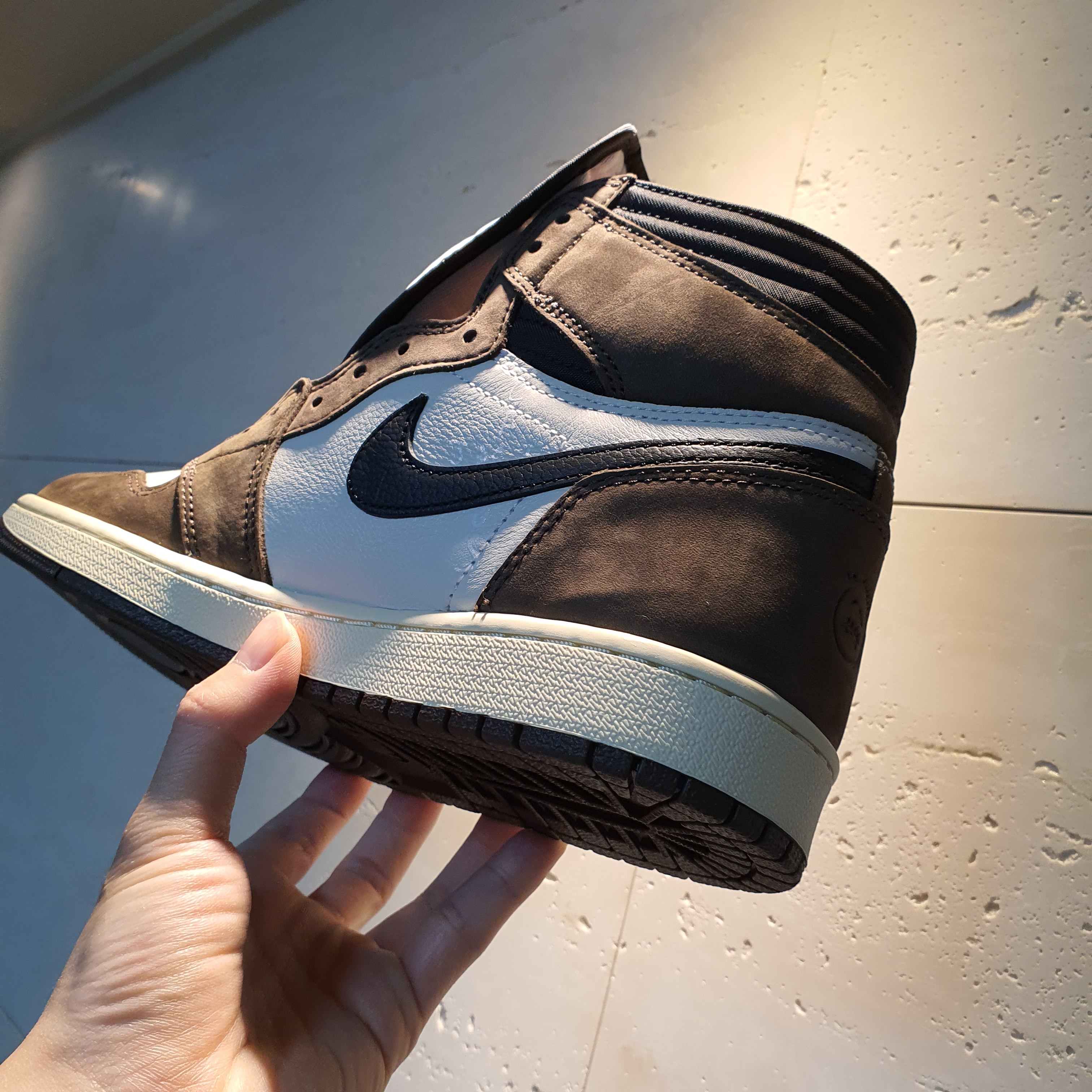 Jordan 1 x Travis Scott Retro High OG SP Mocha, Jordan 1 Retro High OG Black Mocha 착용 스타일 - 2
