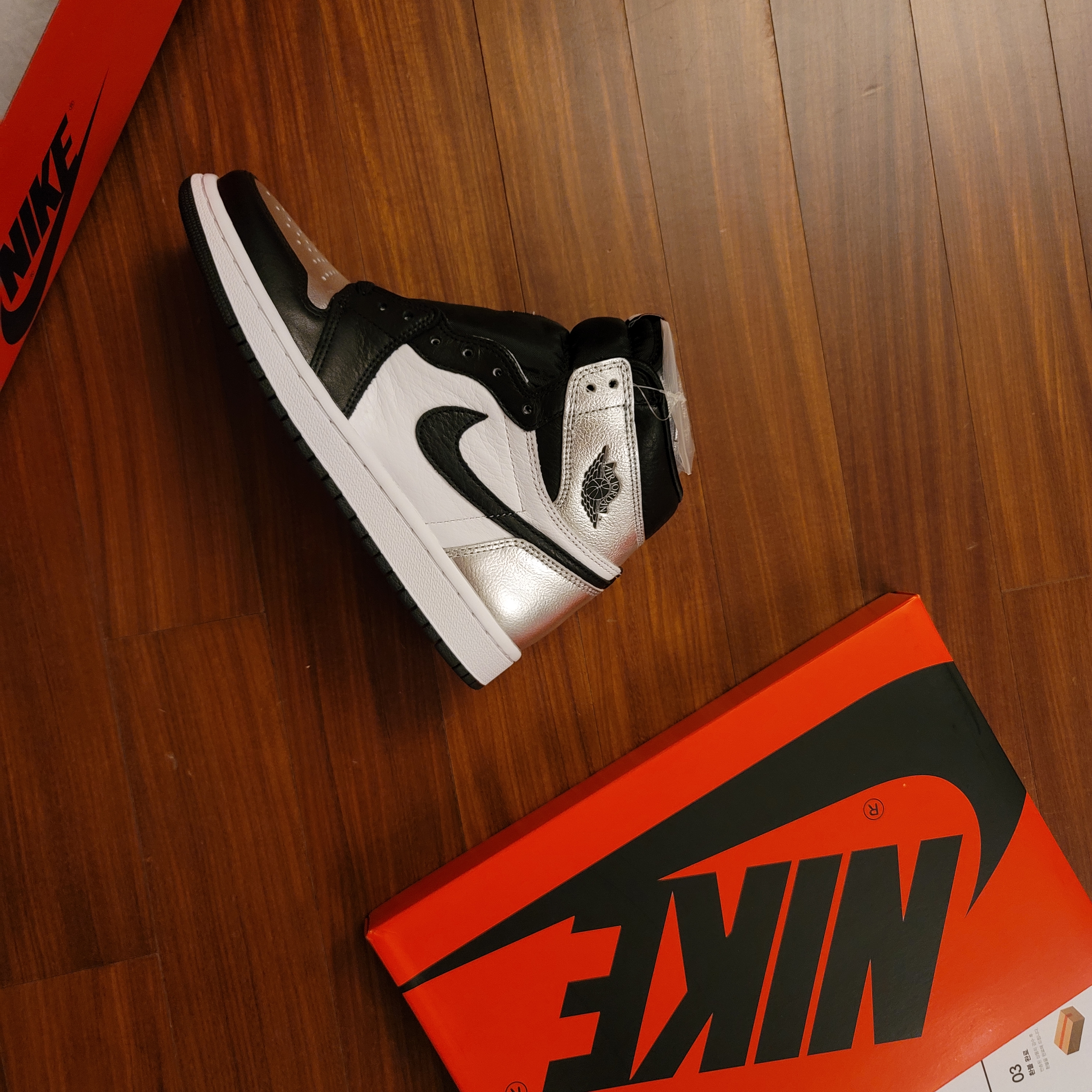 (W) Jordan 1 Retro High OG Silver Toe 착용 스타일