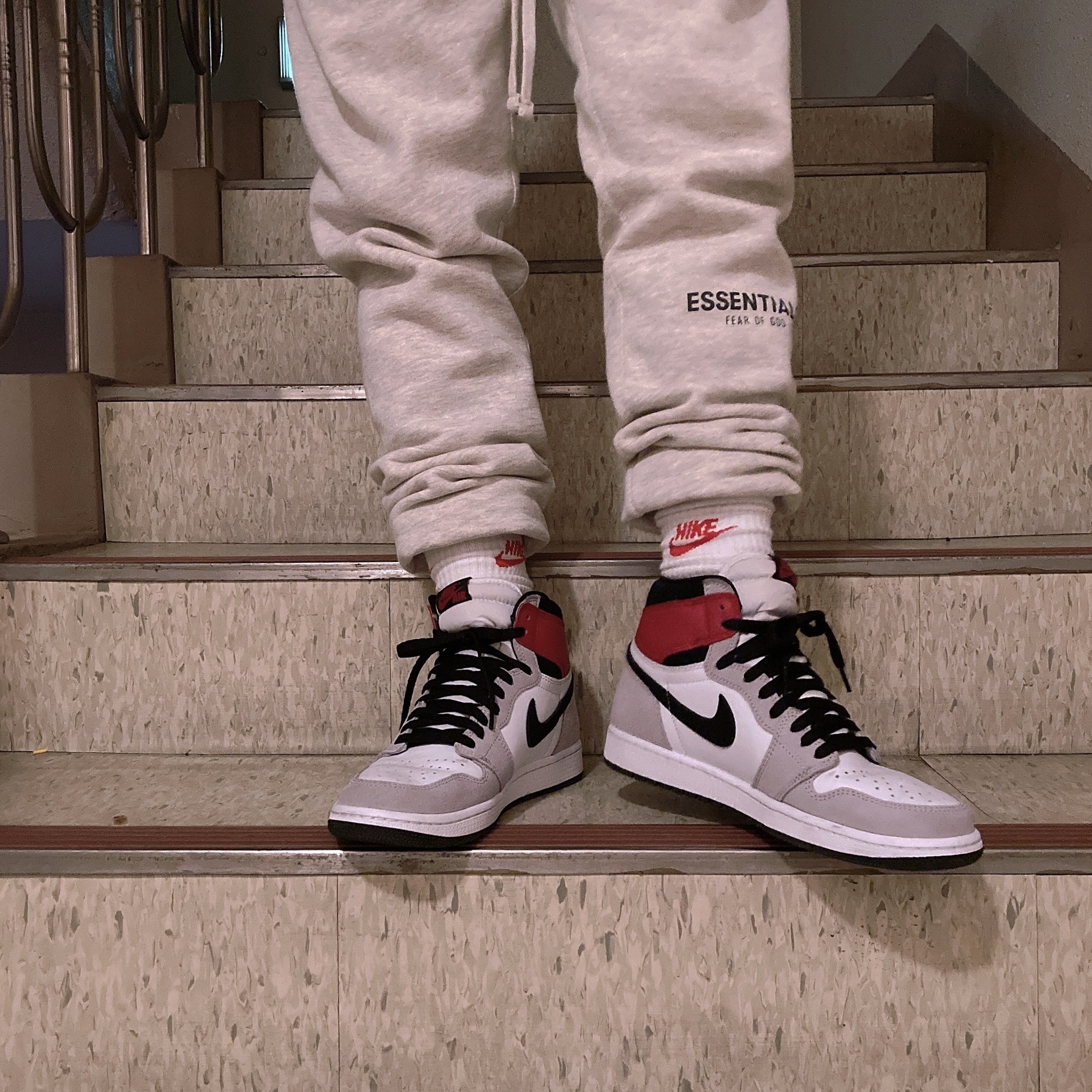 Essentials Sweatpants Oatmeal/Oatmeal Heather/Light Heather Oatmeal 2020, Jordan 1 Retro High OG Light Smoke Grey 착용 스타일