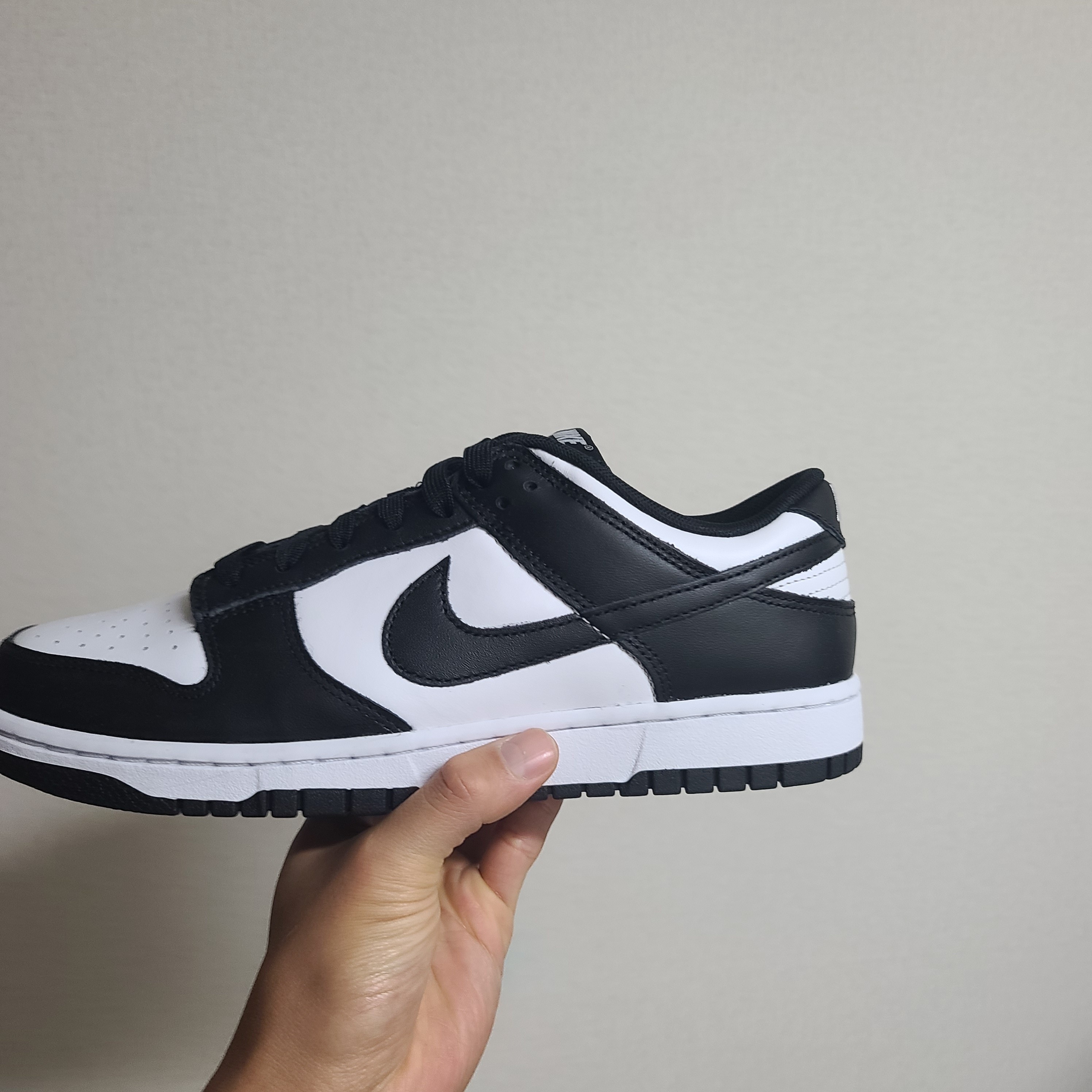 Nike Dunk Low Retro Black 착용 스타일 - 1
